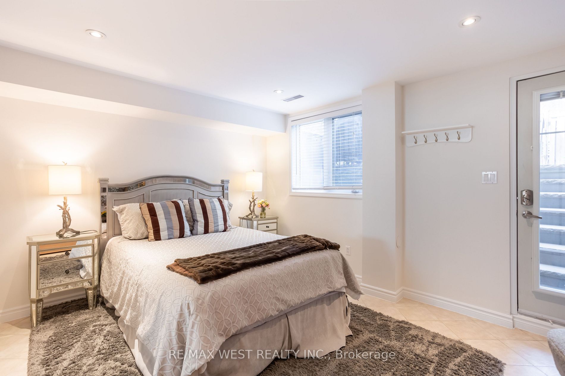 108 Dupont St