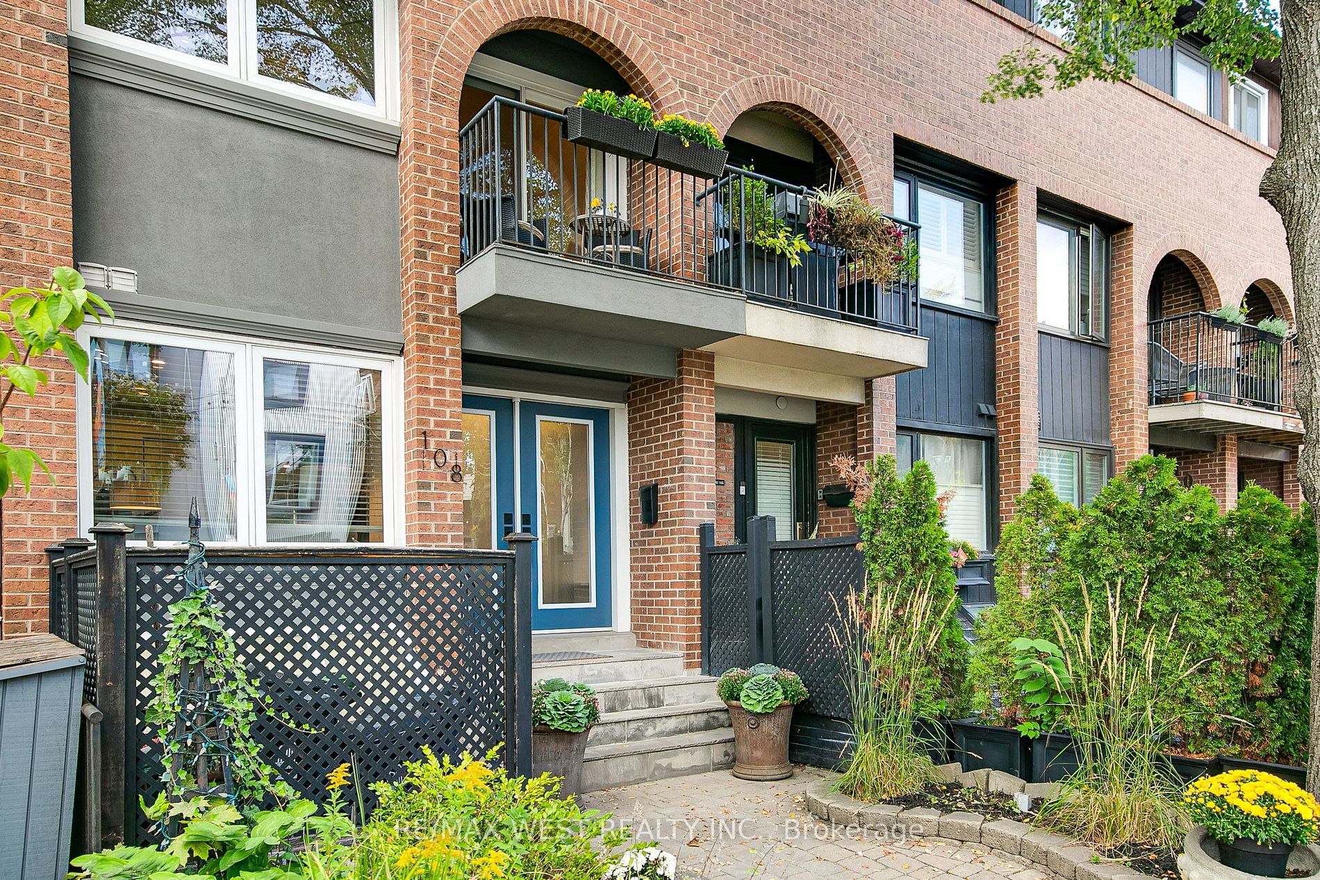 108 Dupont St