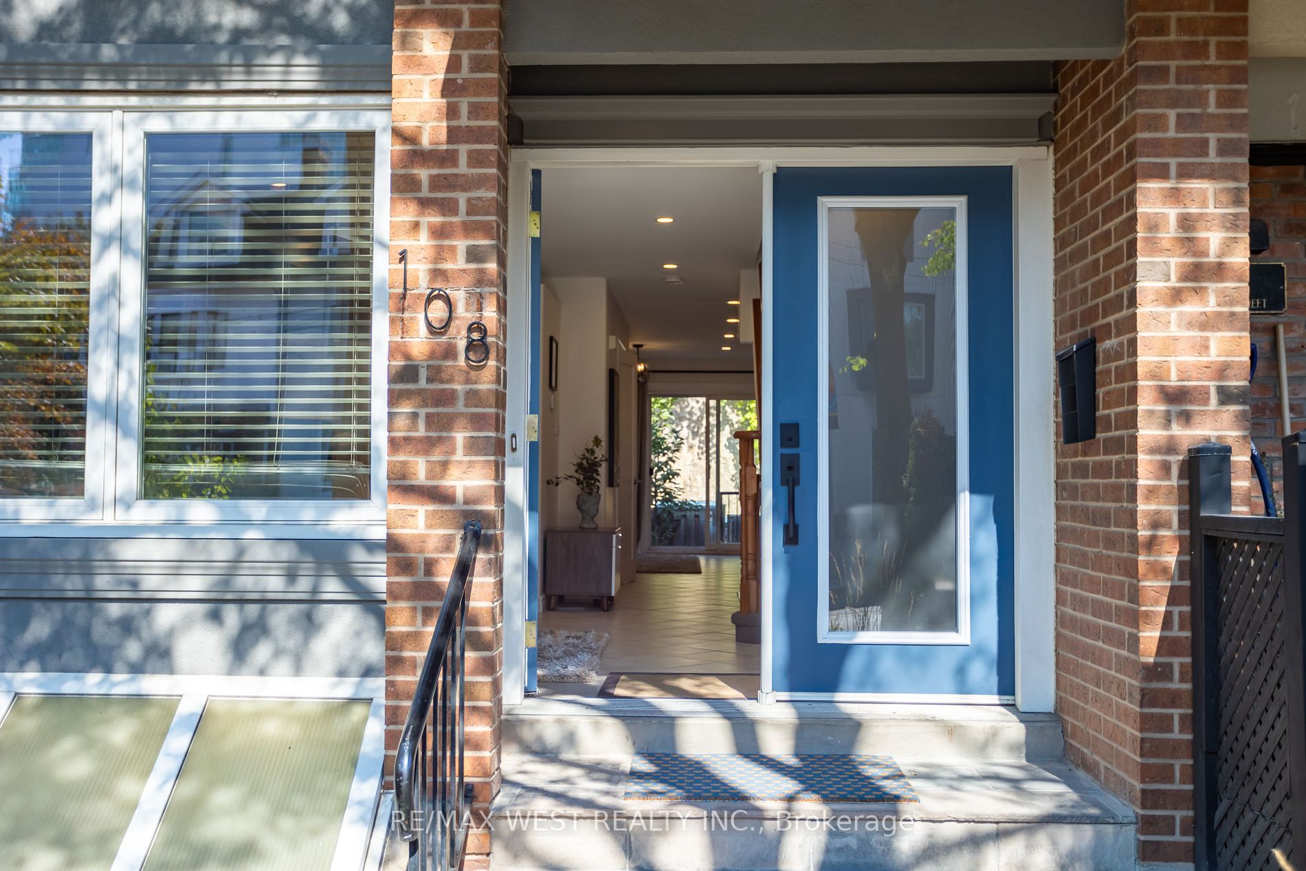 108 Dupont St