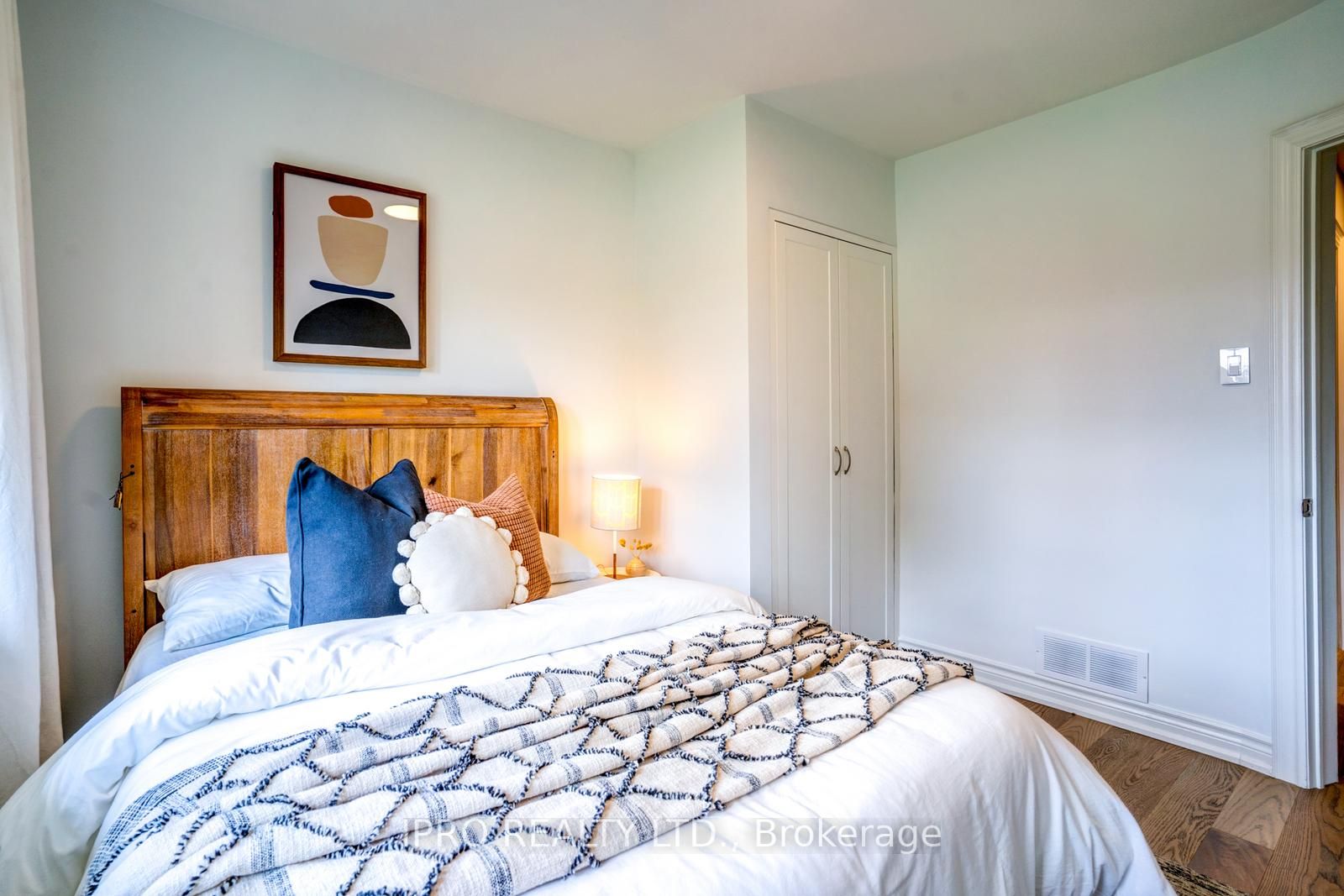 15 Tufton Cres