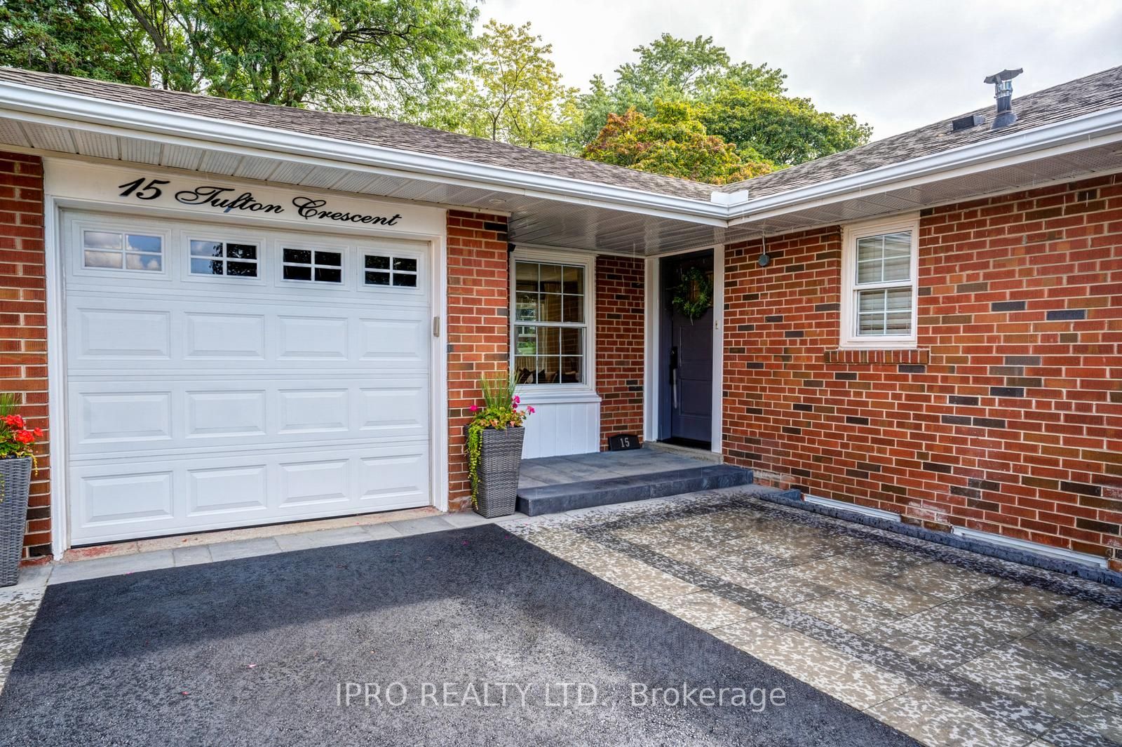 15 Tufton Cres