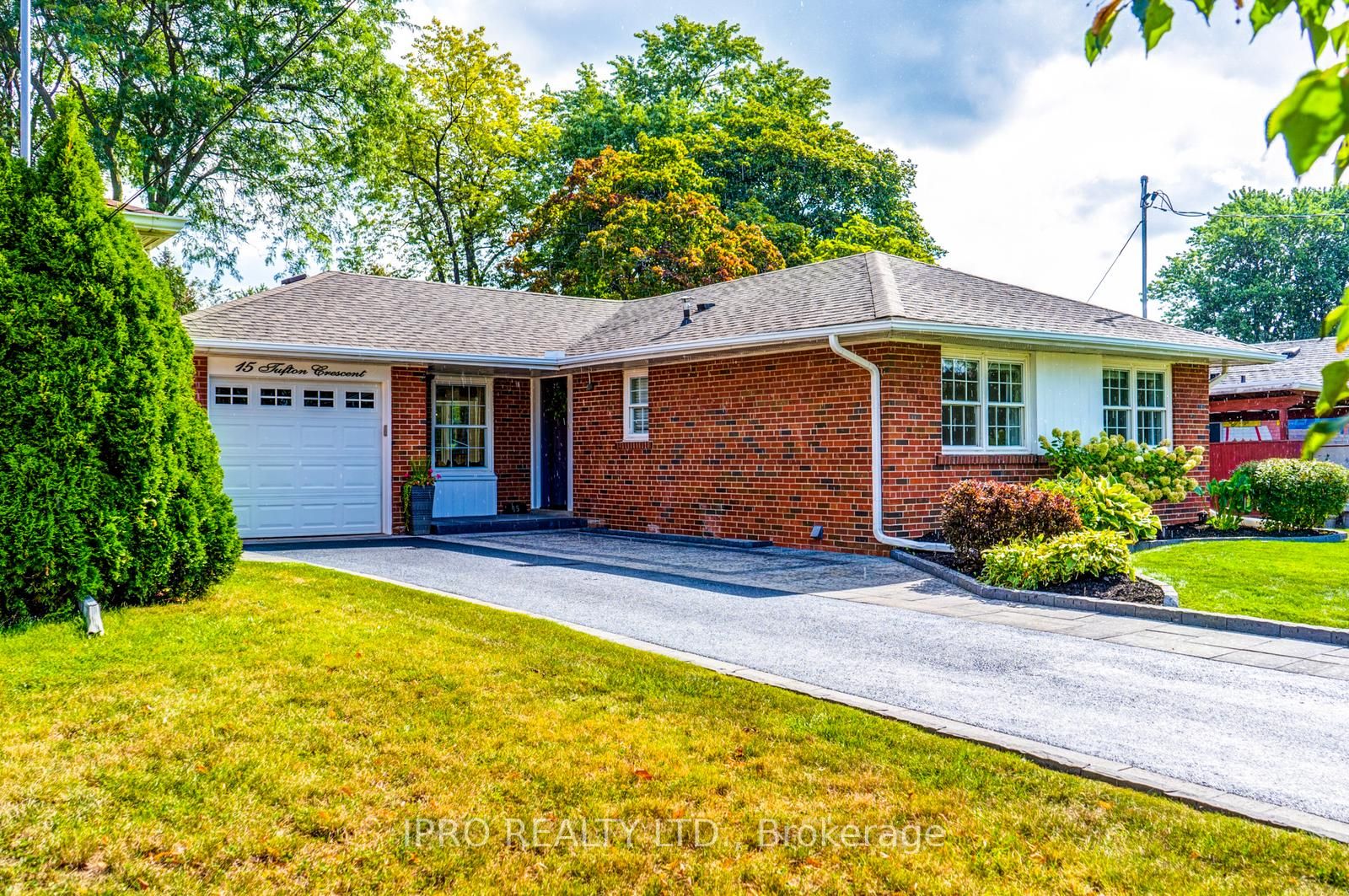 15 Tufton Cres
