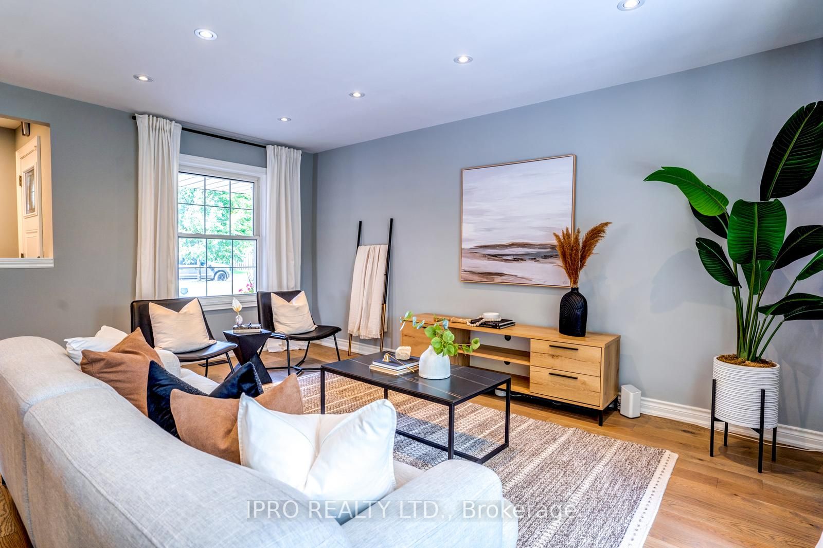 15 Tufton Cres
