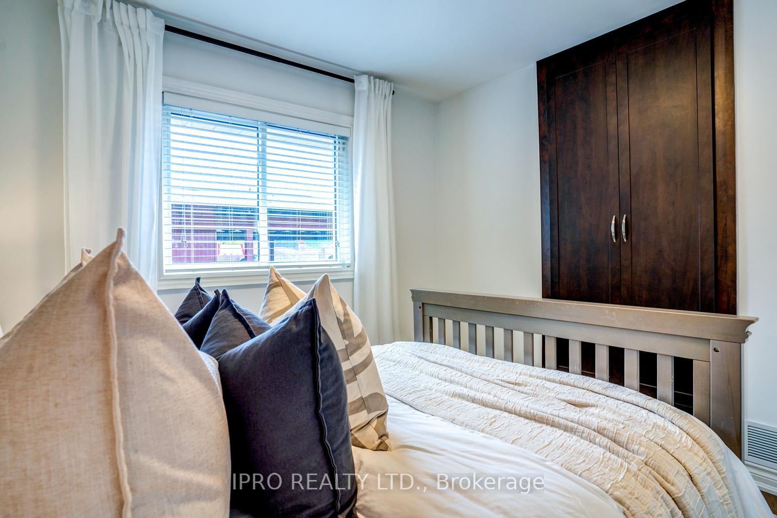 15 Tufton Cres