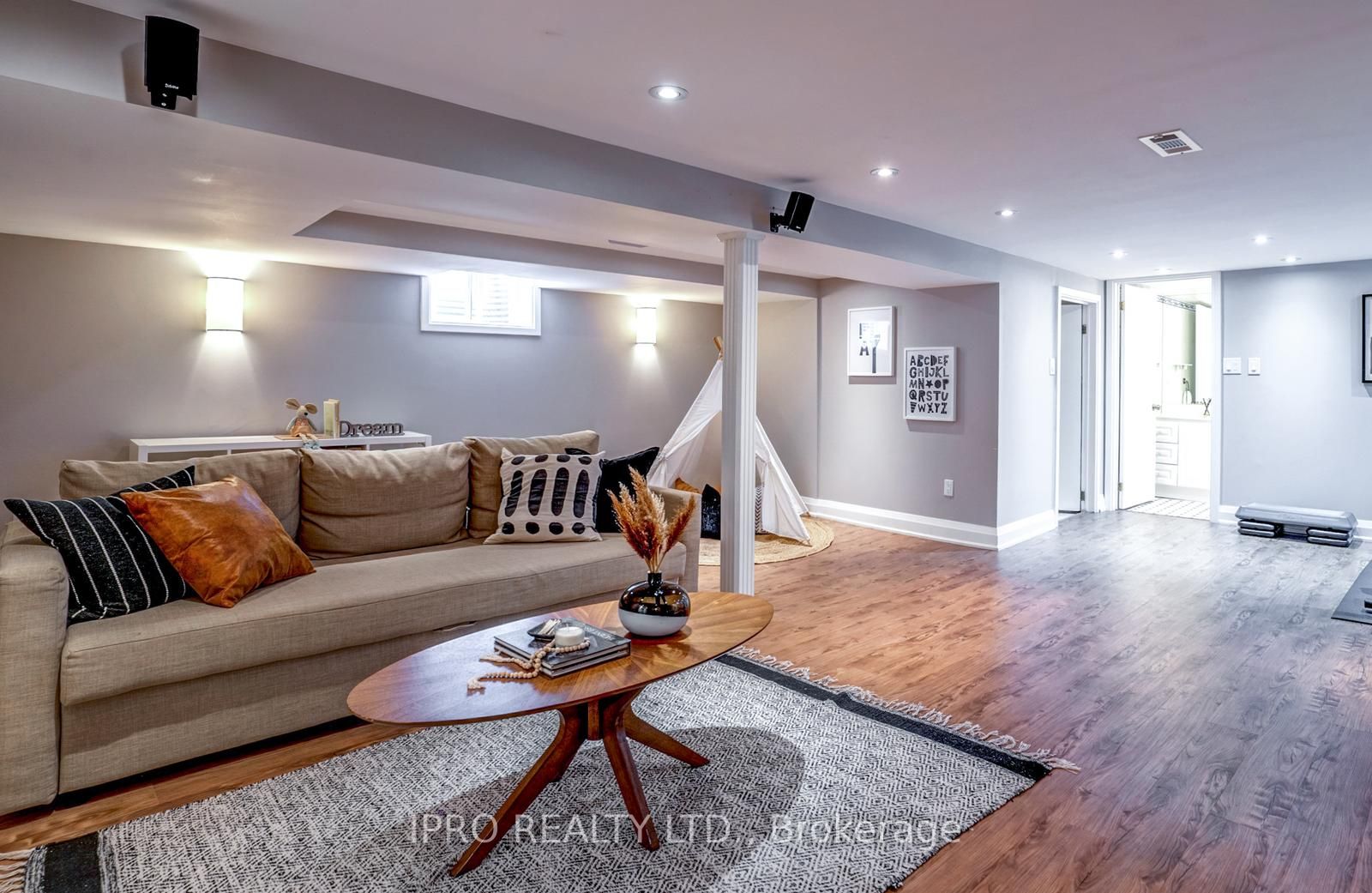 15 Tufton Cres