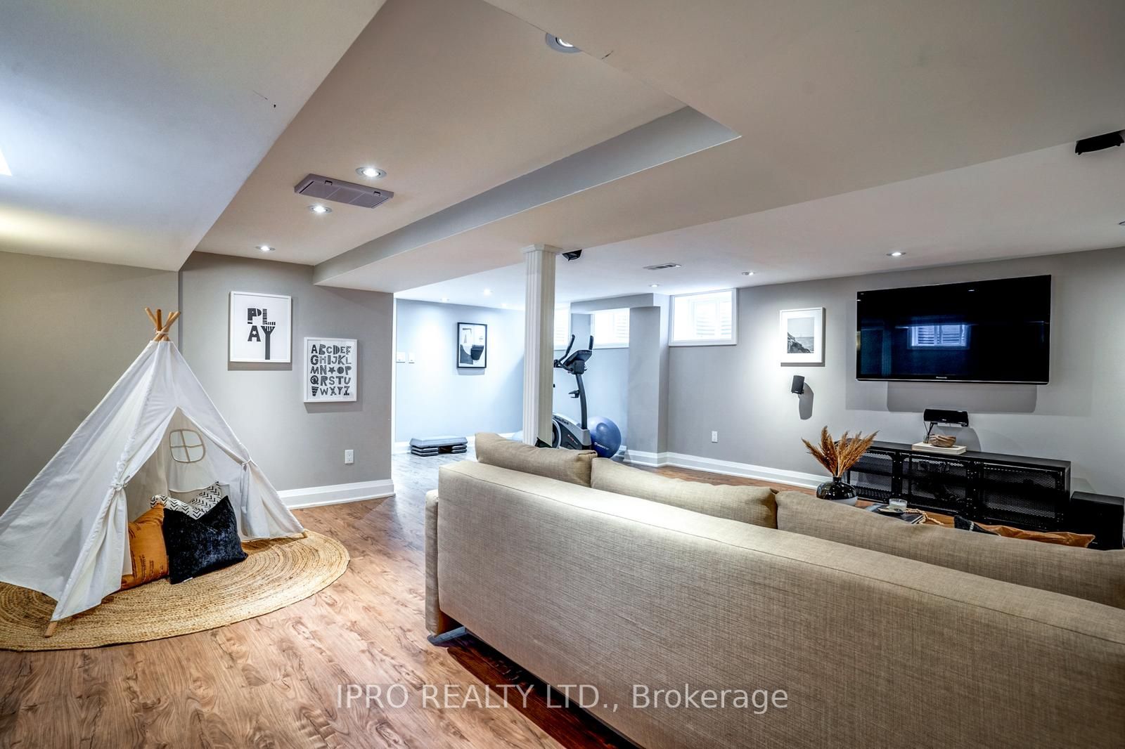 15 Tufton Cres