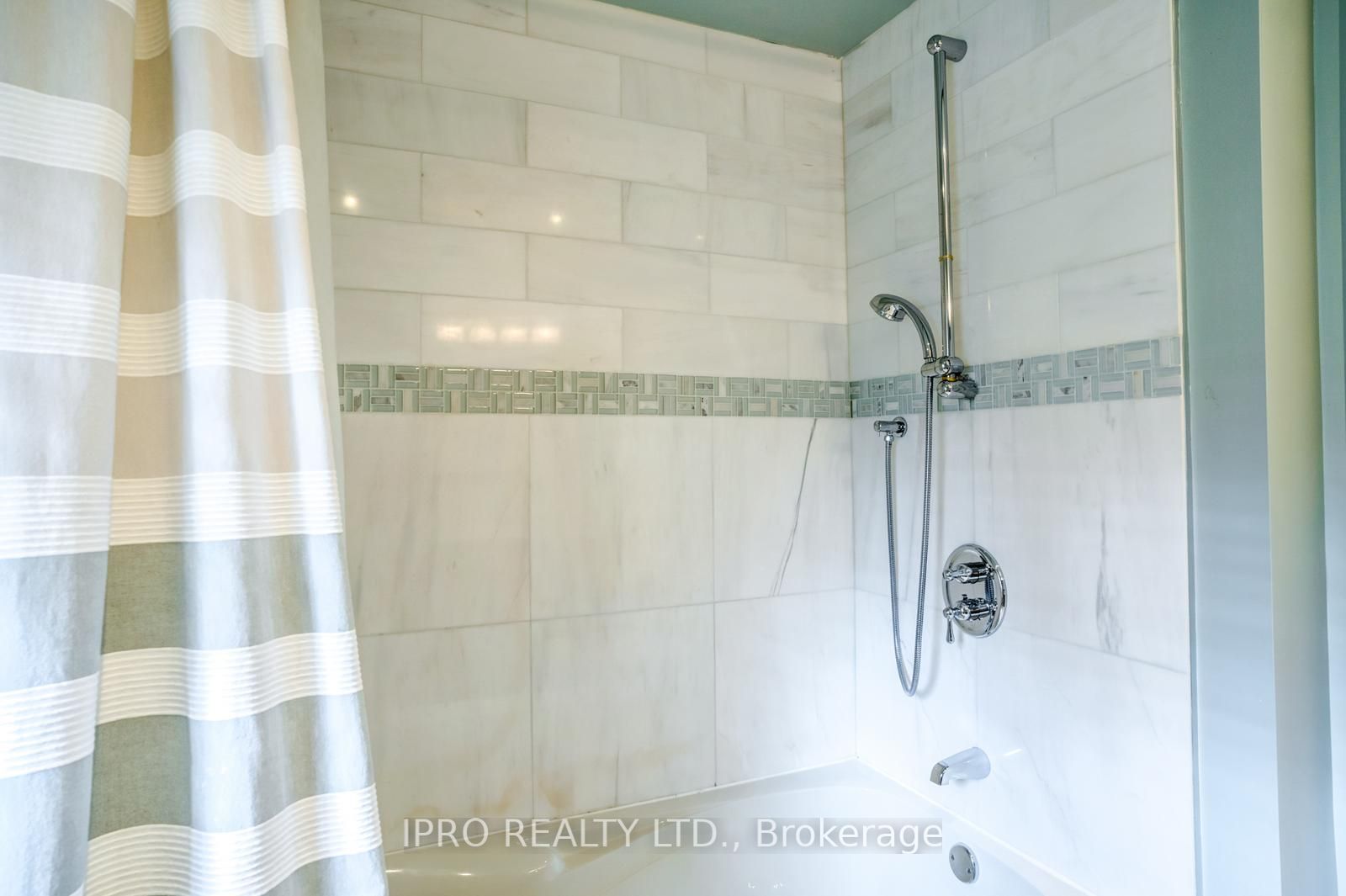 15 Tufton Cres