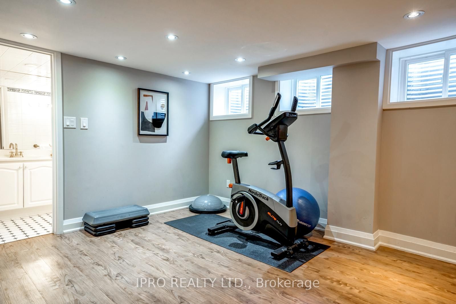 15 Tufton Cres