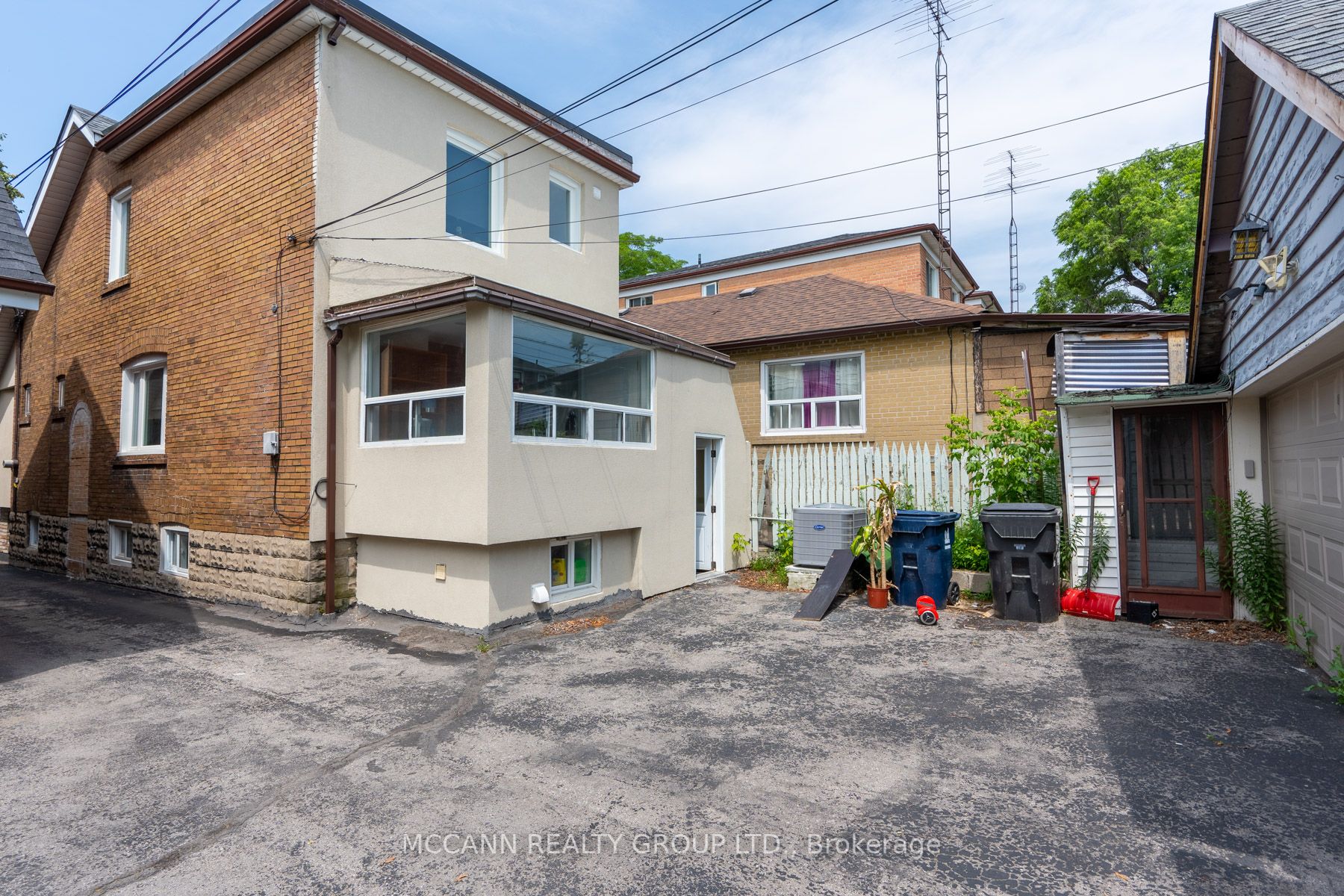 301 Robina Ave