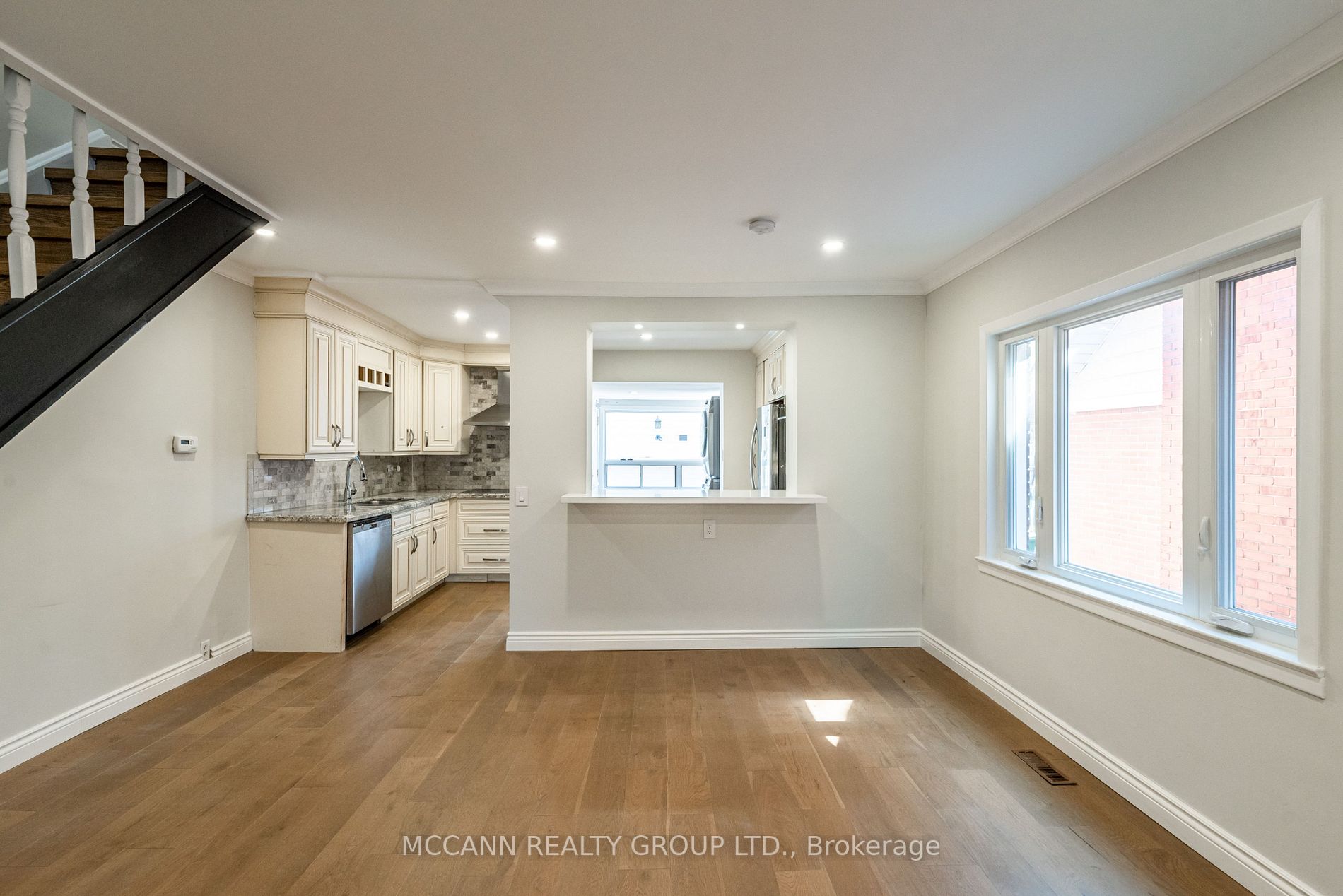 301 Robina Ave