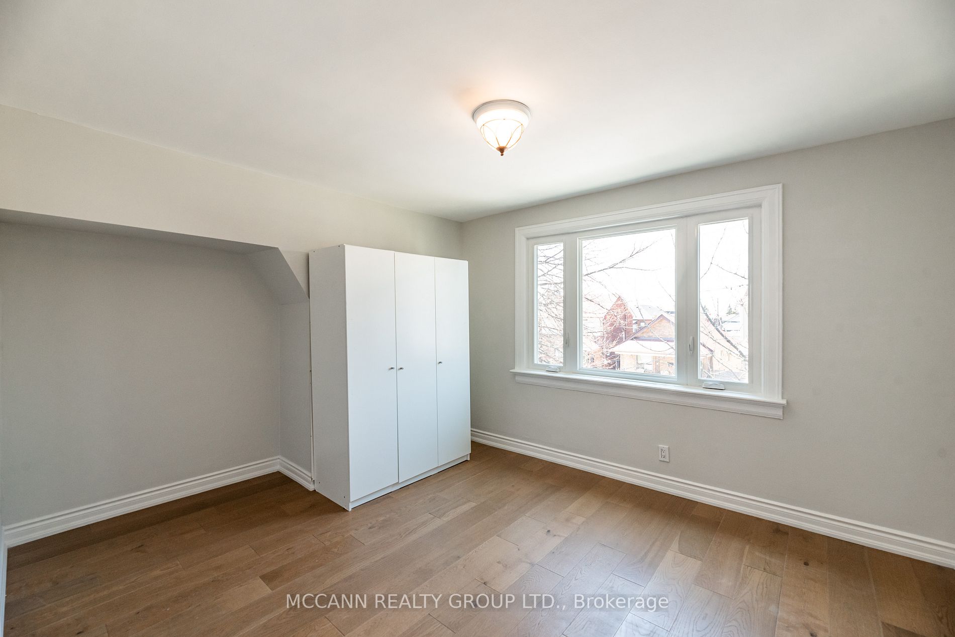 301 Robina Ave