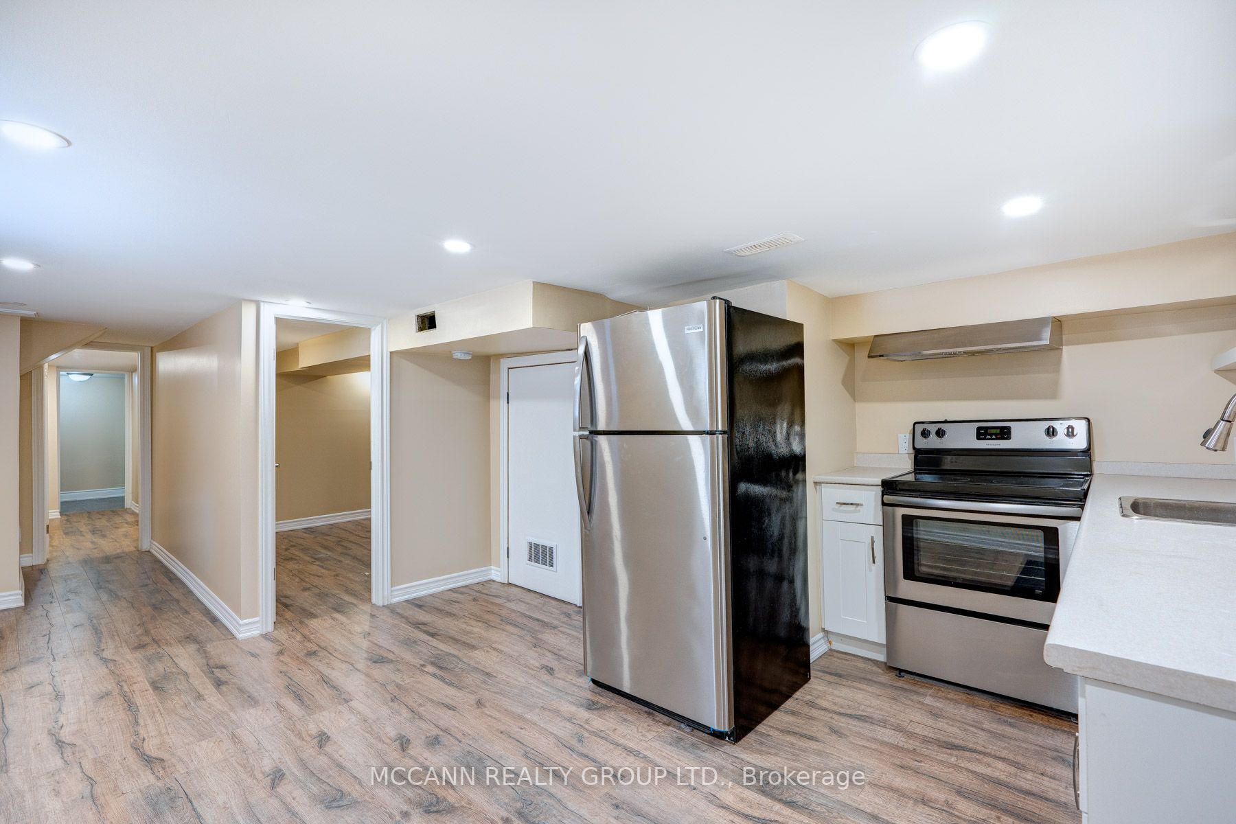 301 Robina Ave