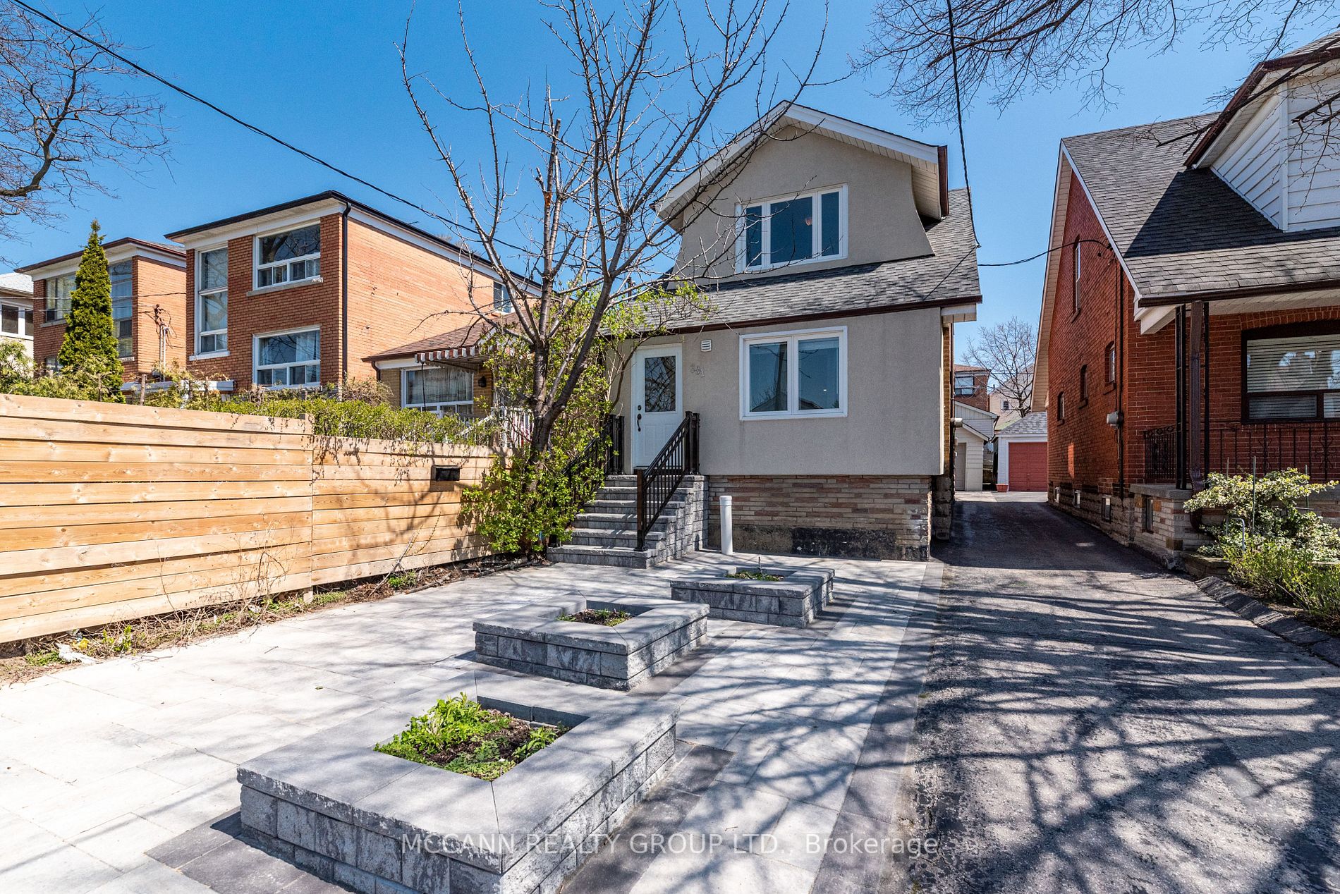 301 Robina Ave