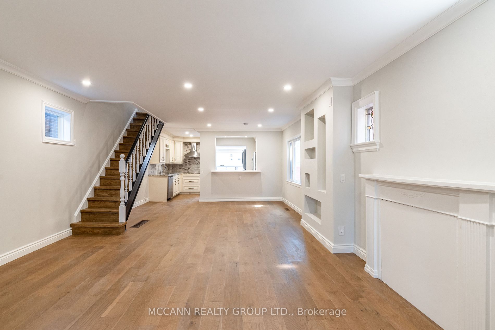 301 Robina Ave
