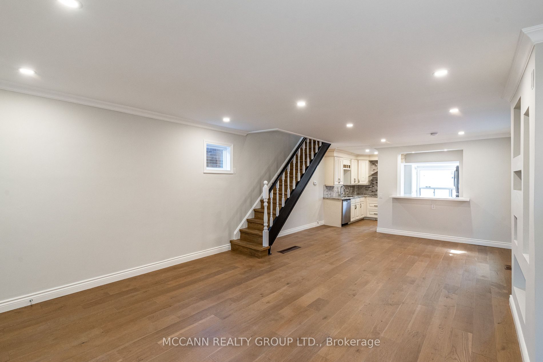 301 Robina Ave