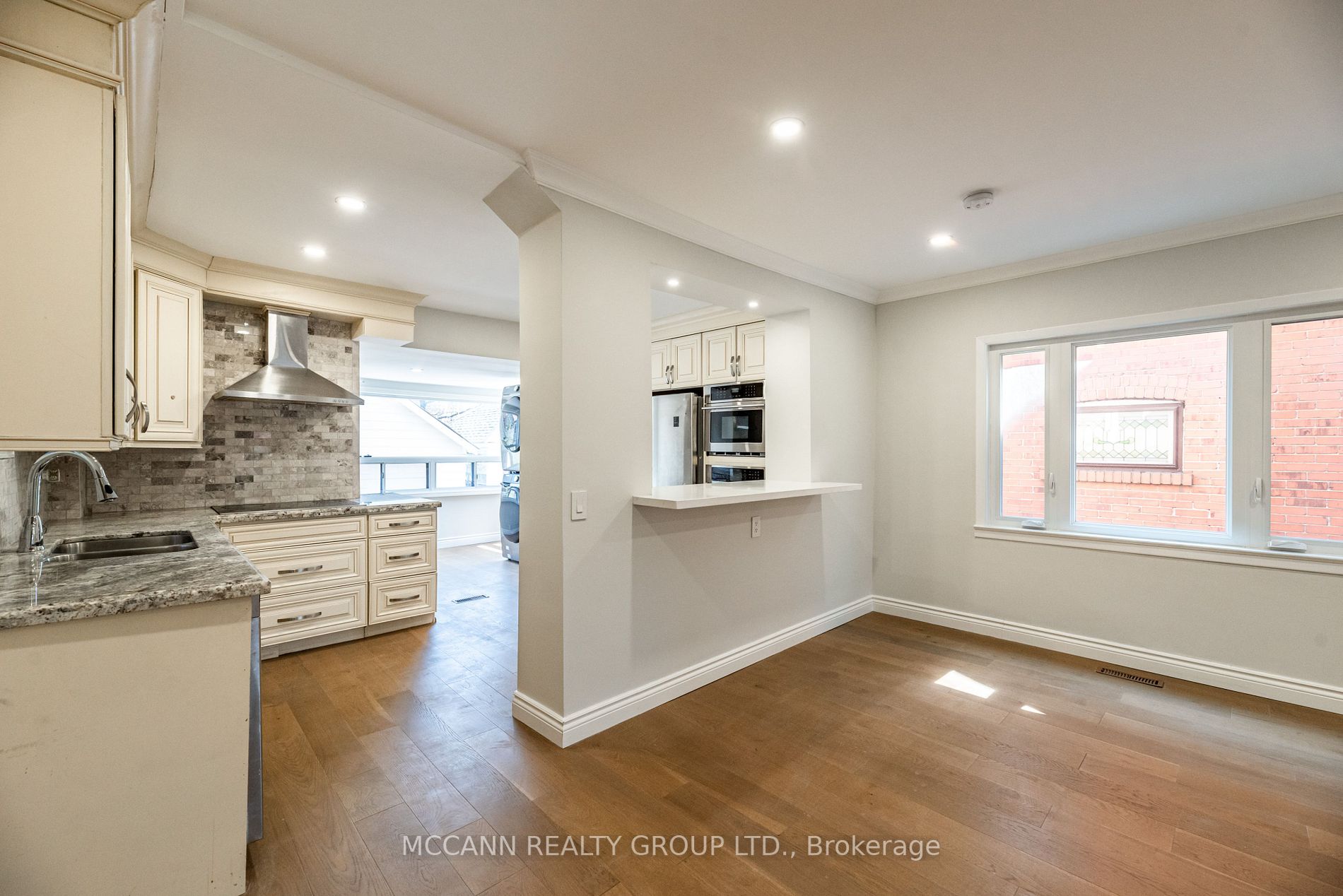 301 Robina Ave