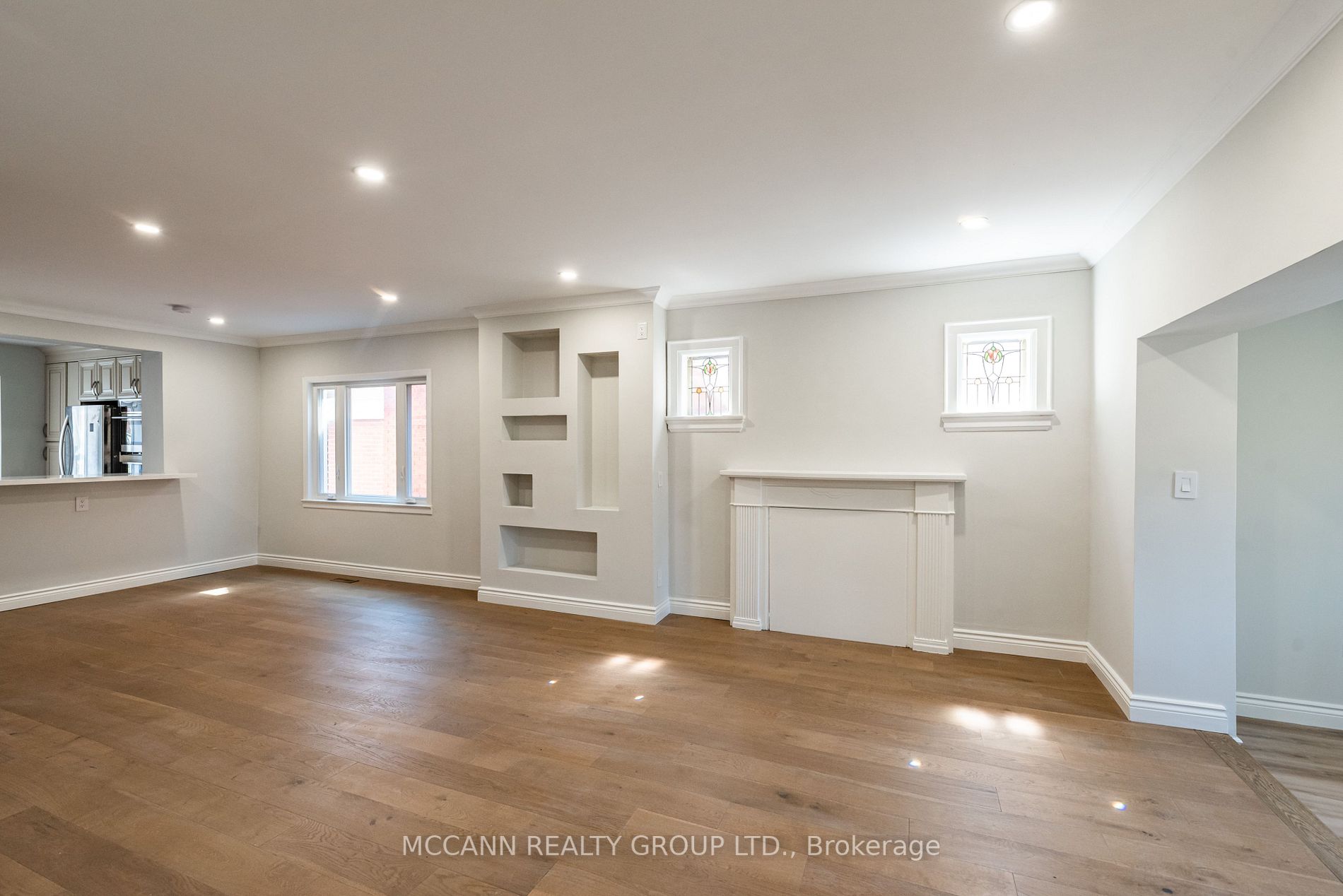 301 Robina Ave