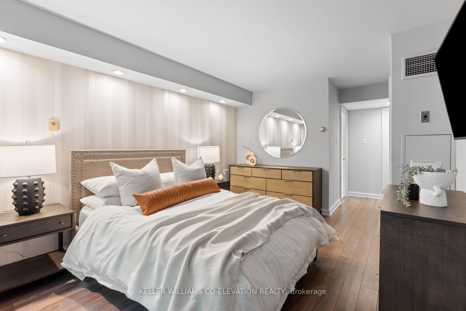 3800 Yonge St, #103