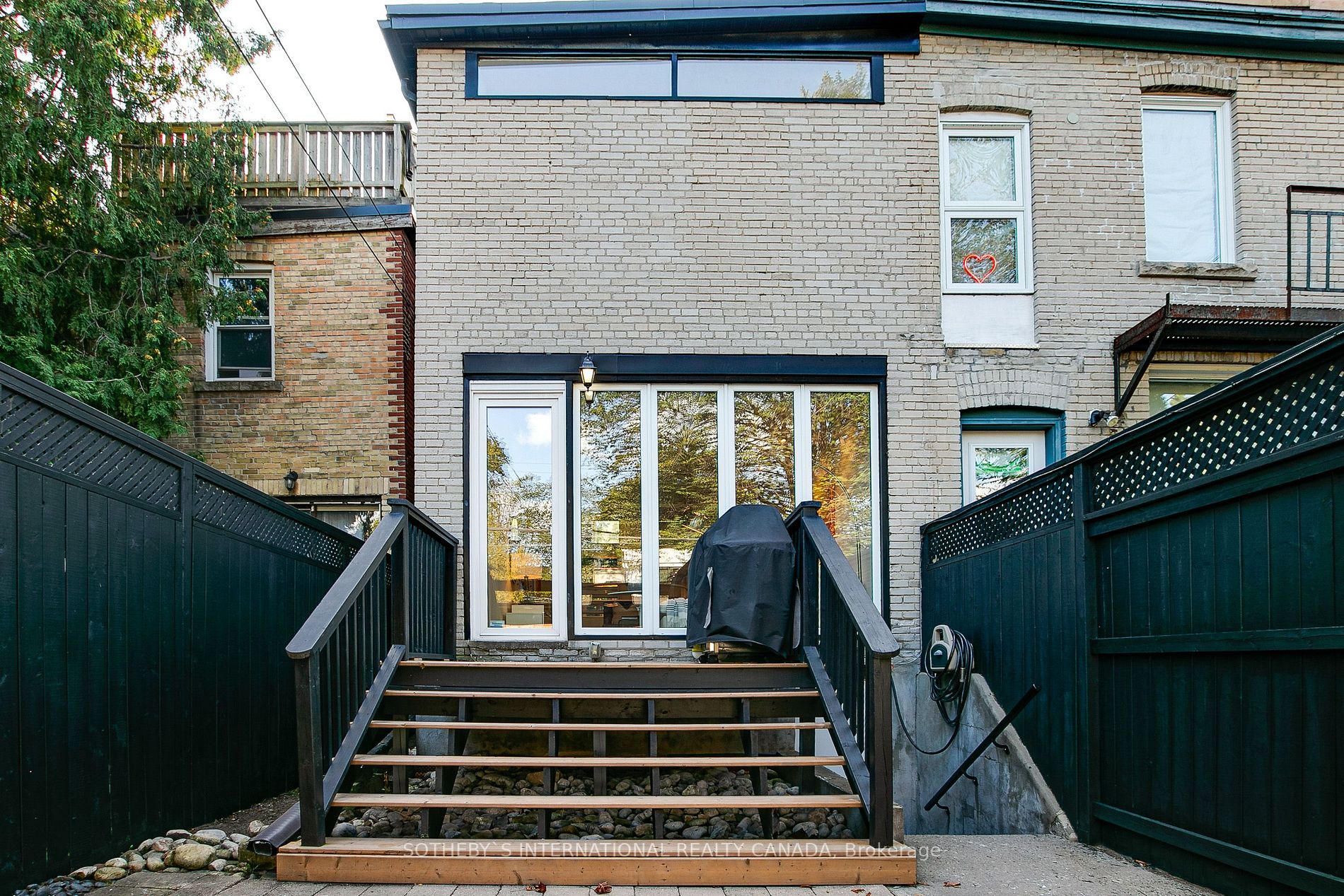 125 Seaton St