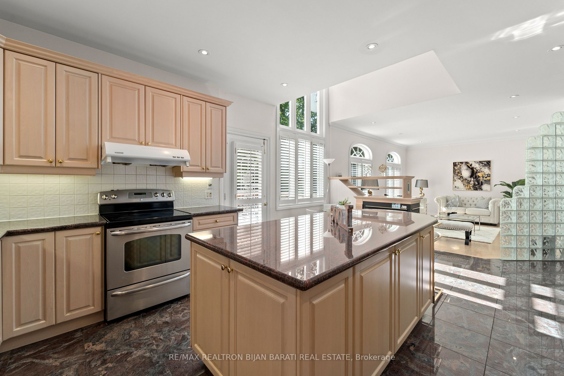 391 Empress Ave