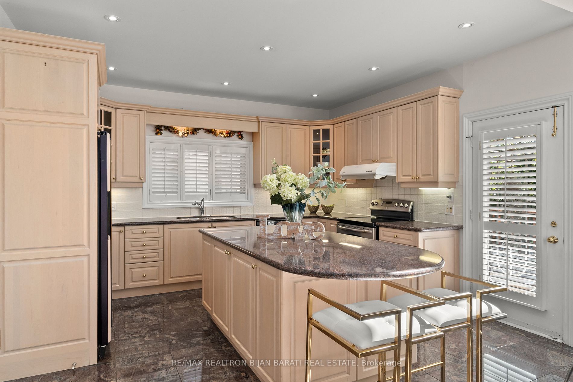 391 Empress Ave