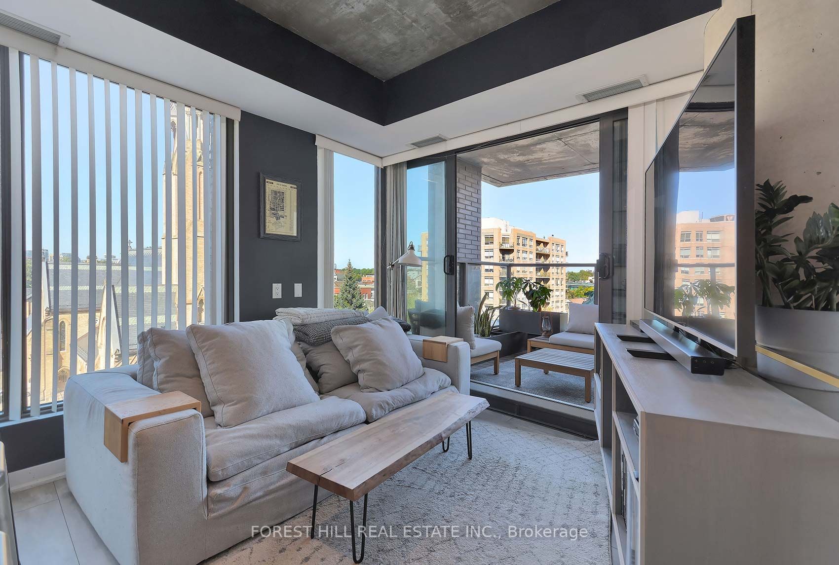 111 Bathurst St, #512