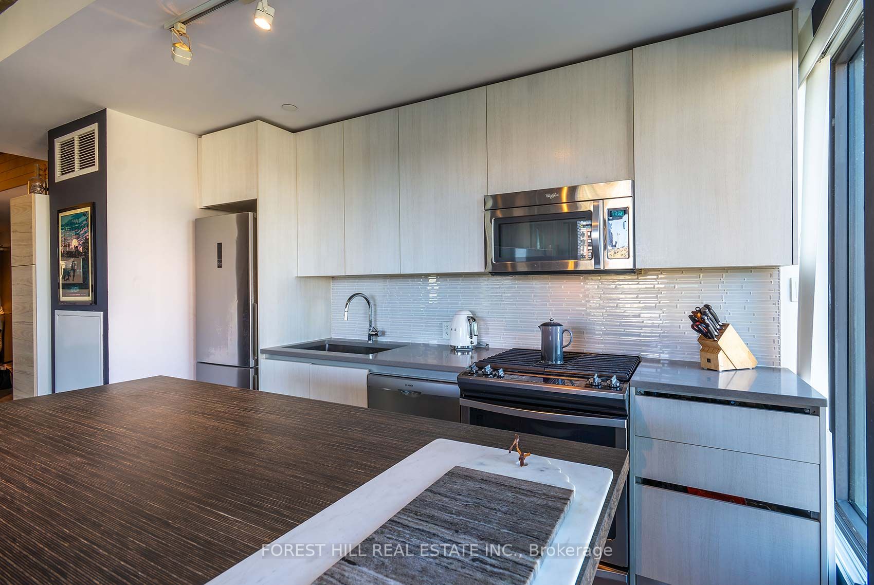 111 Bathurst St, #512