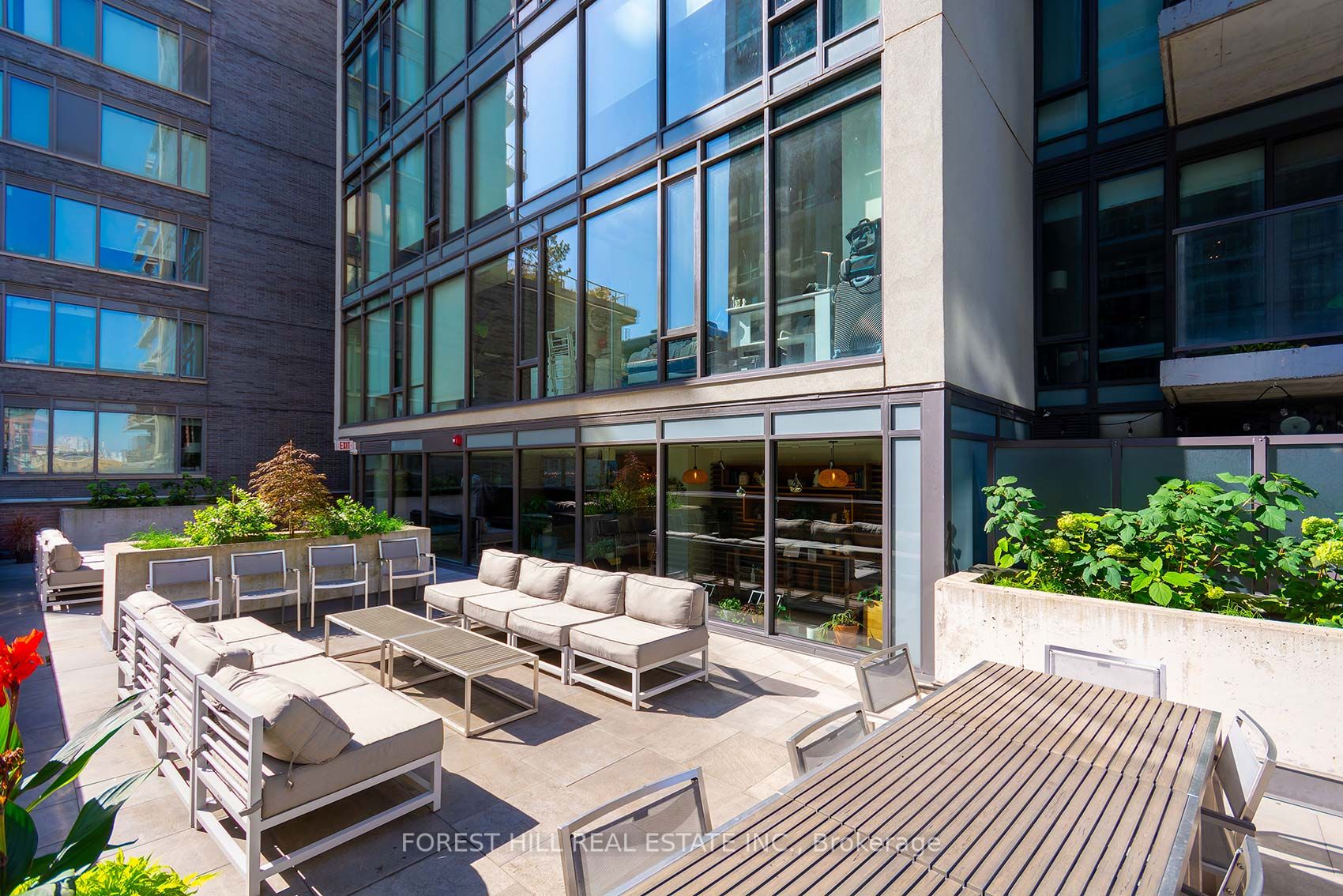 111 Bathurst St, #512
