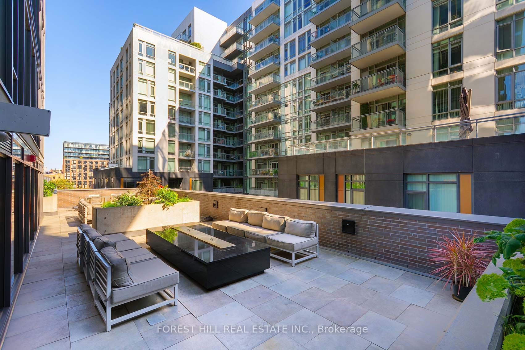 111 Bathurst St, #512