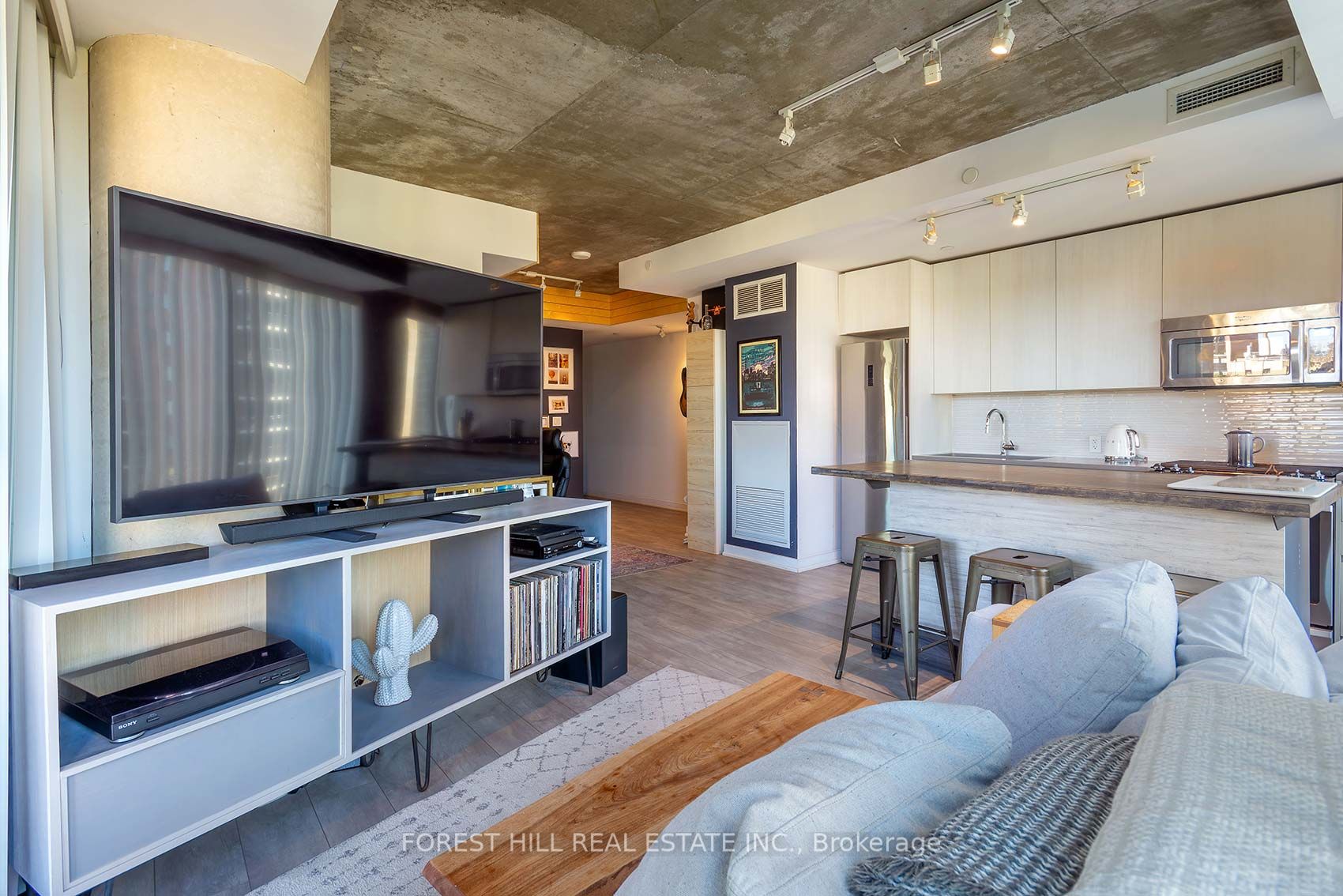111 Bathurst St, #512