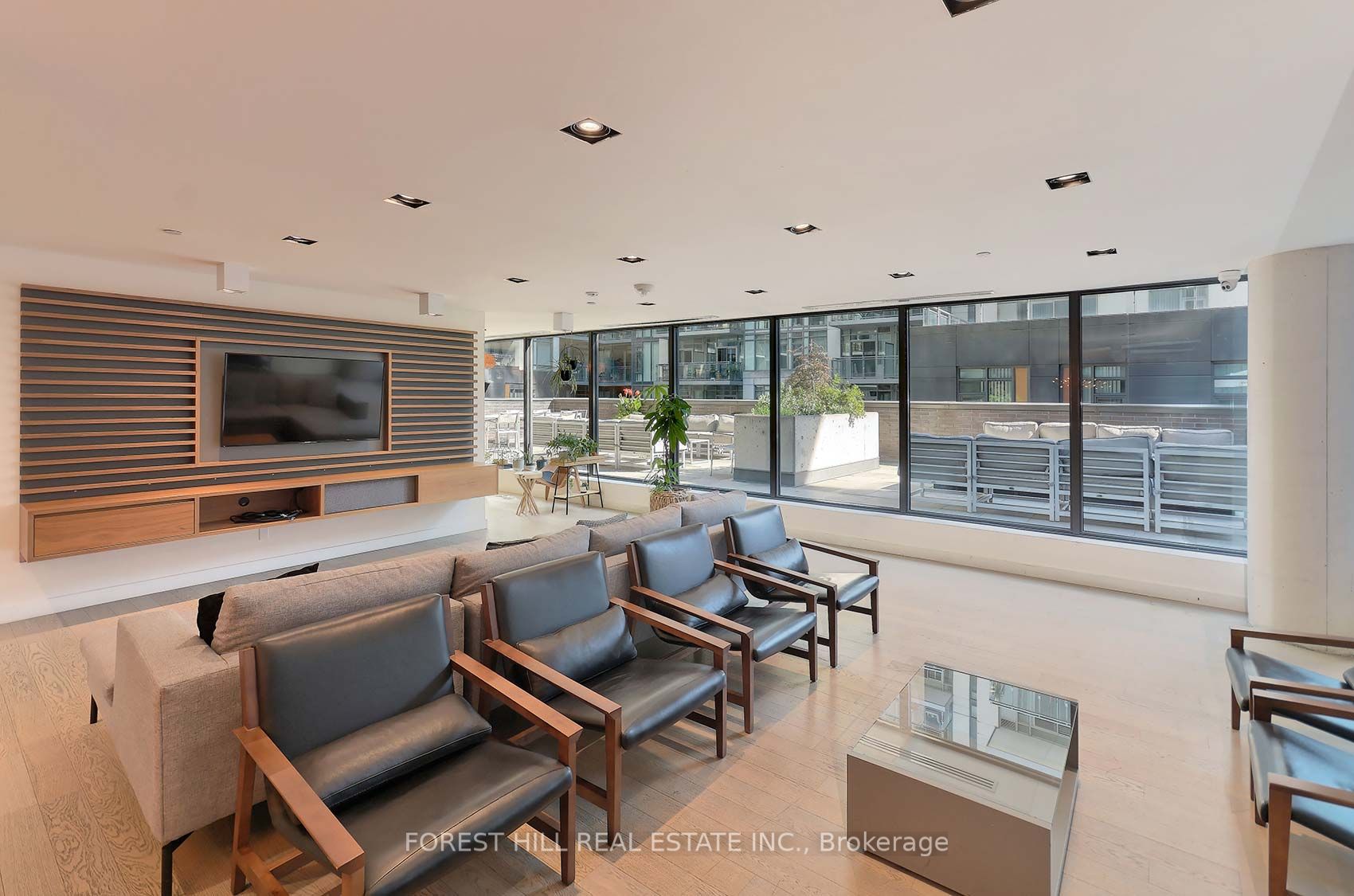 111 Bathurst St, #512