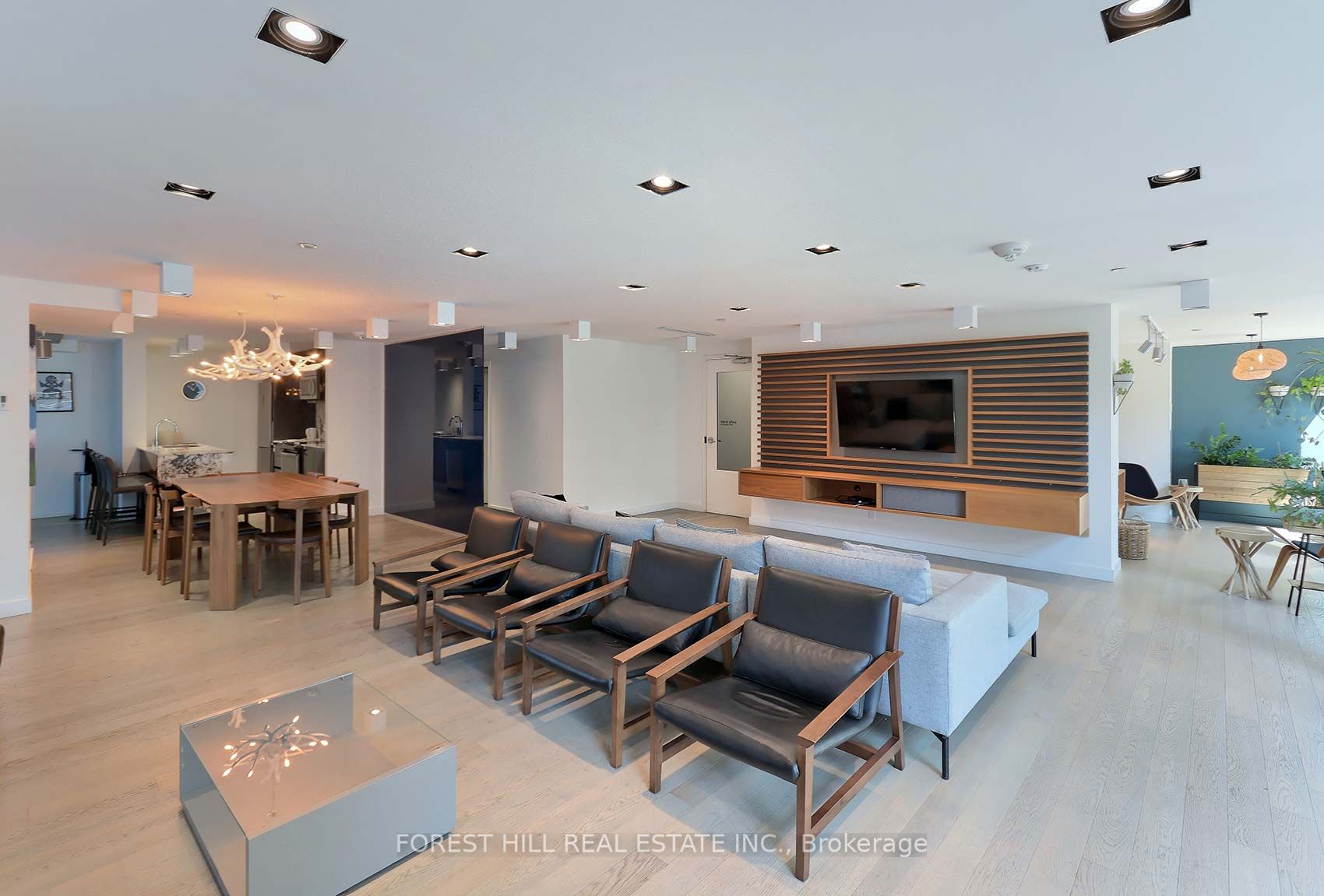 111 Bathurst St, #512