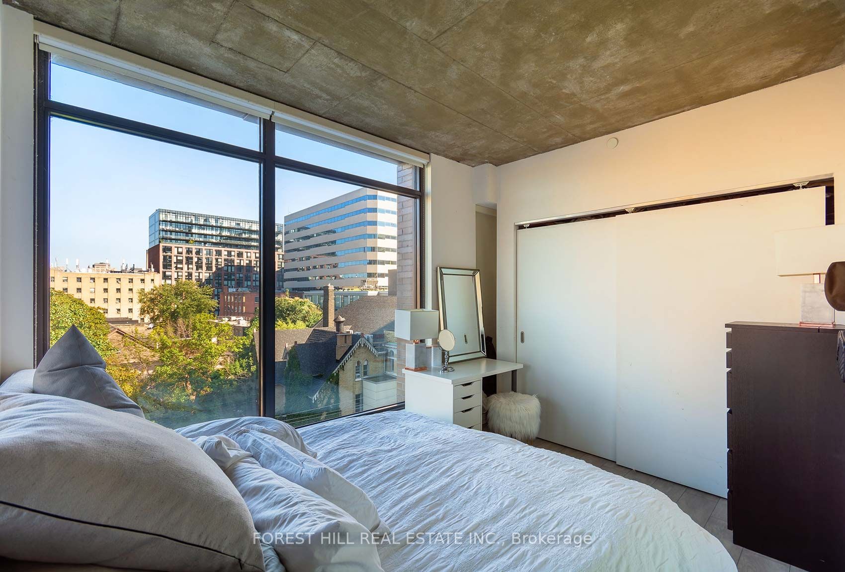 111 Bathurst St, #512