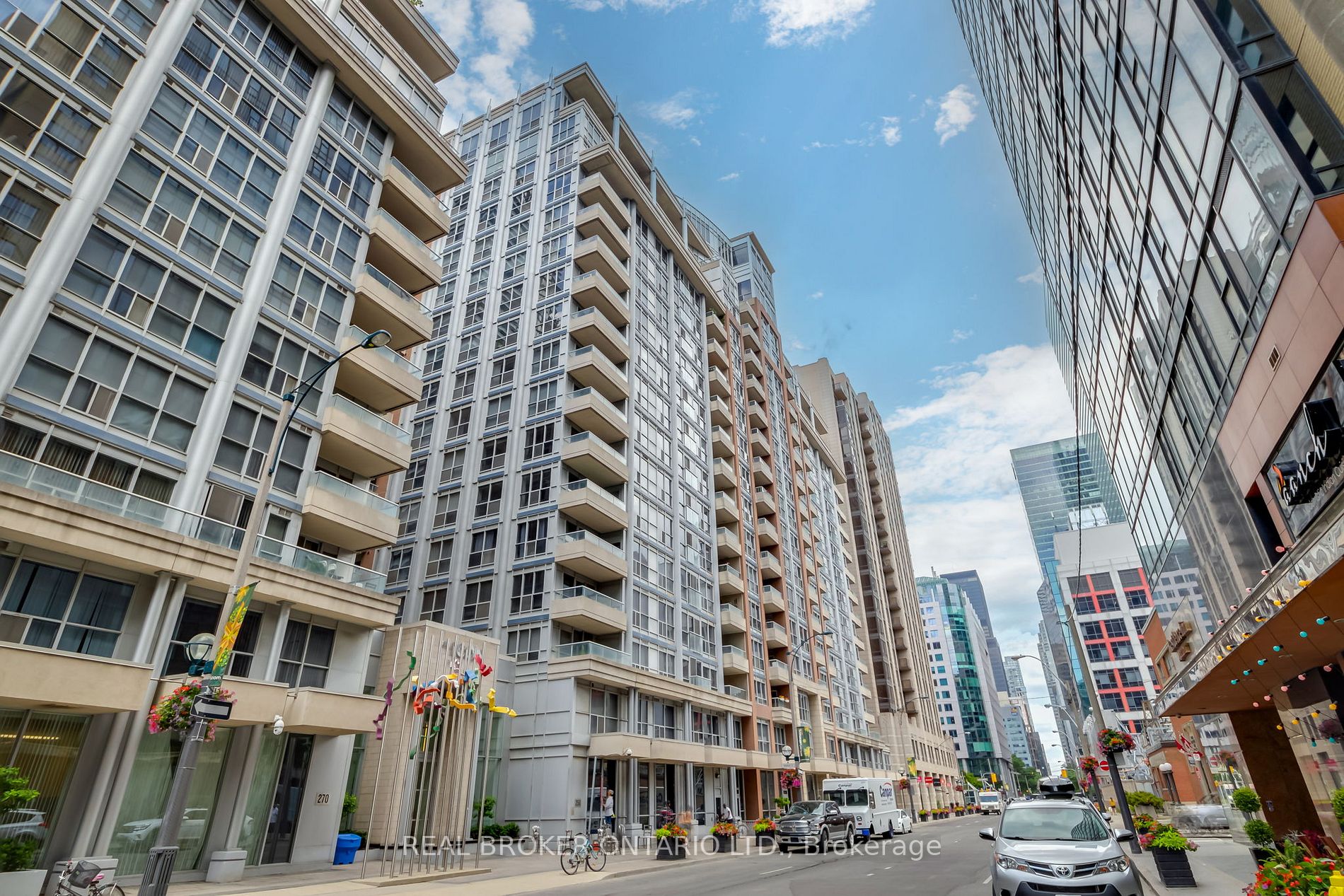 250 Wellington St W, #933