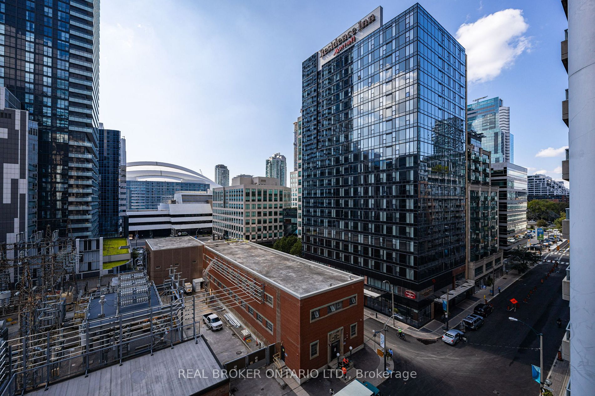 250 Wellington St W, #933