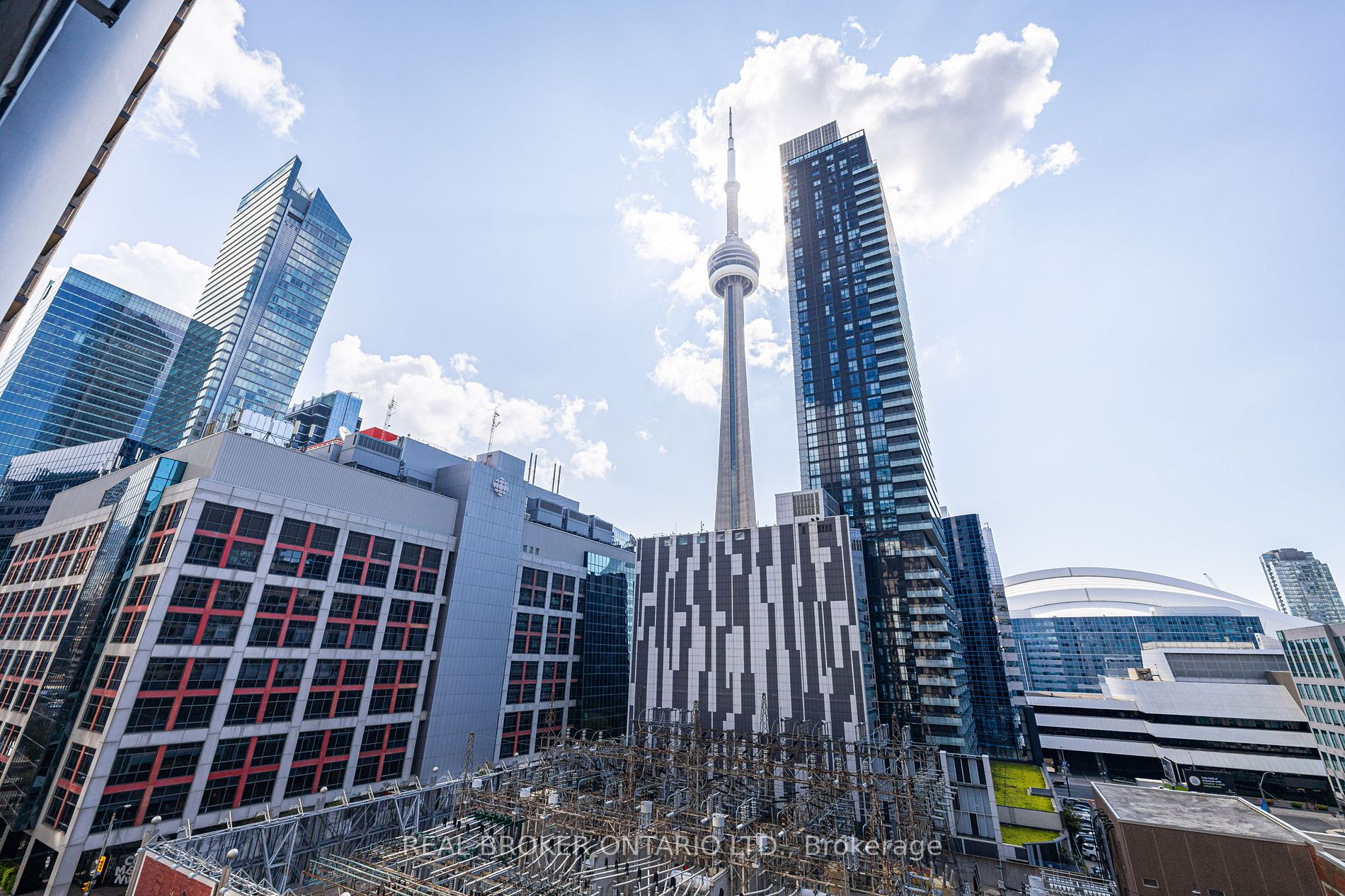 250 Wellington St W, #933