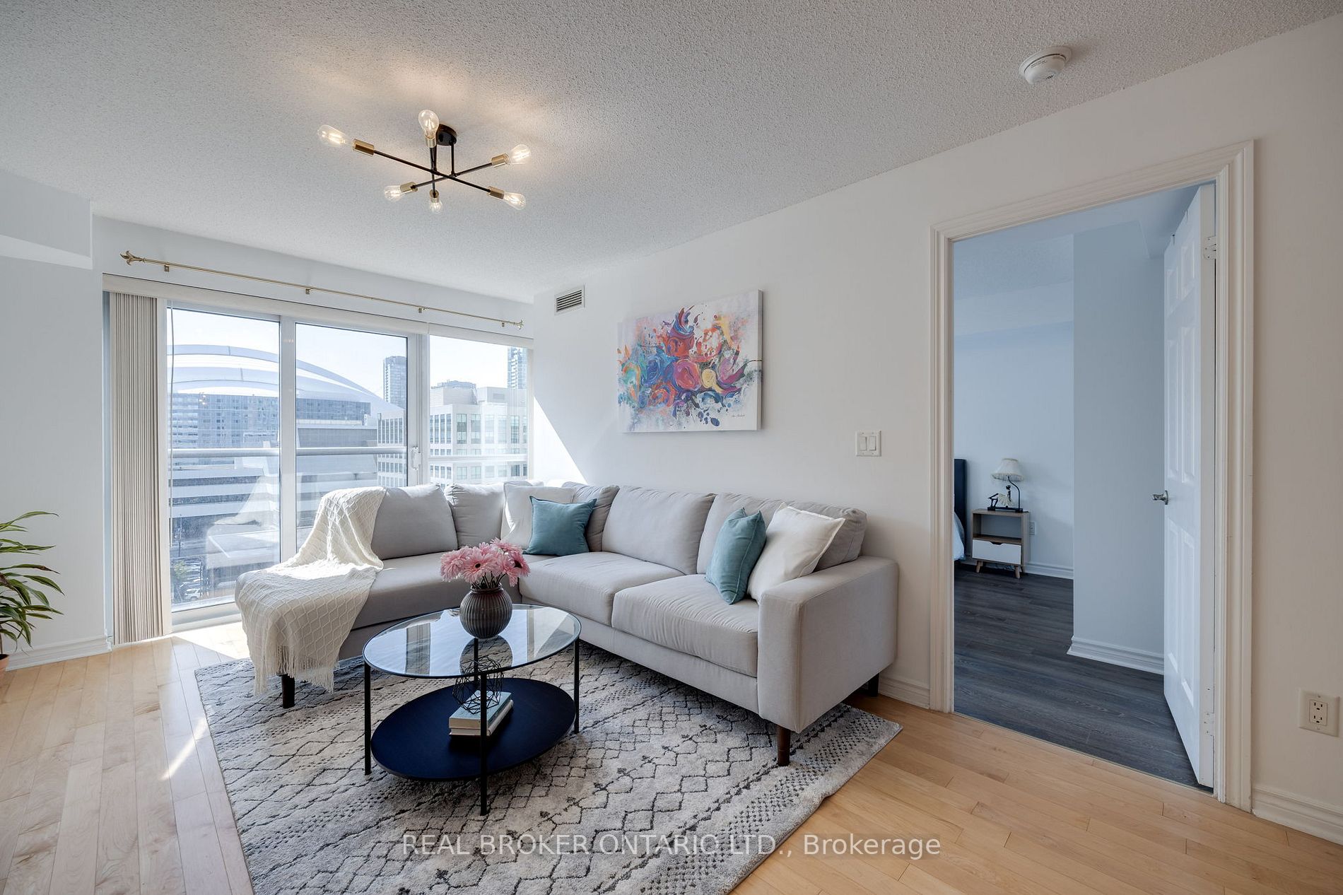250 Wellington St W, #933