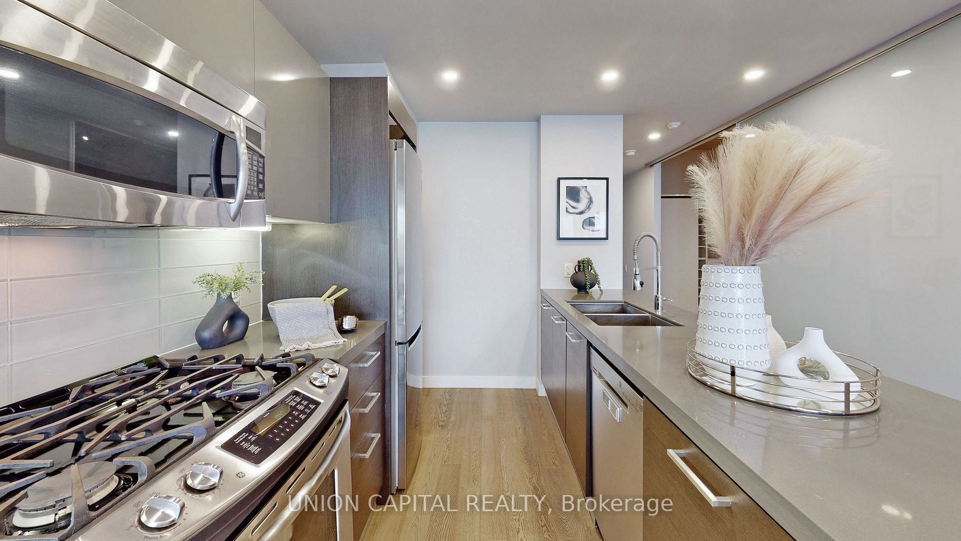 25 Stafford St, #904