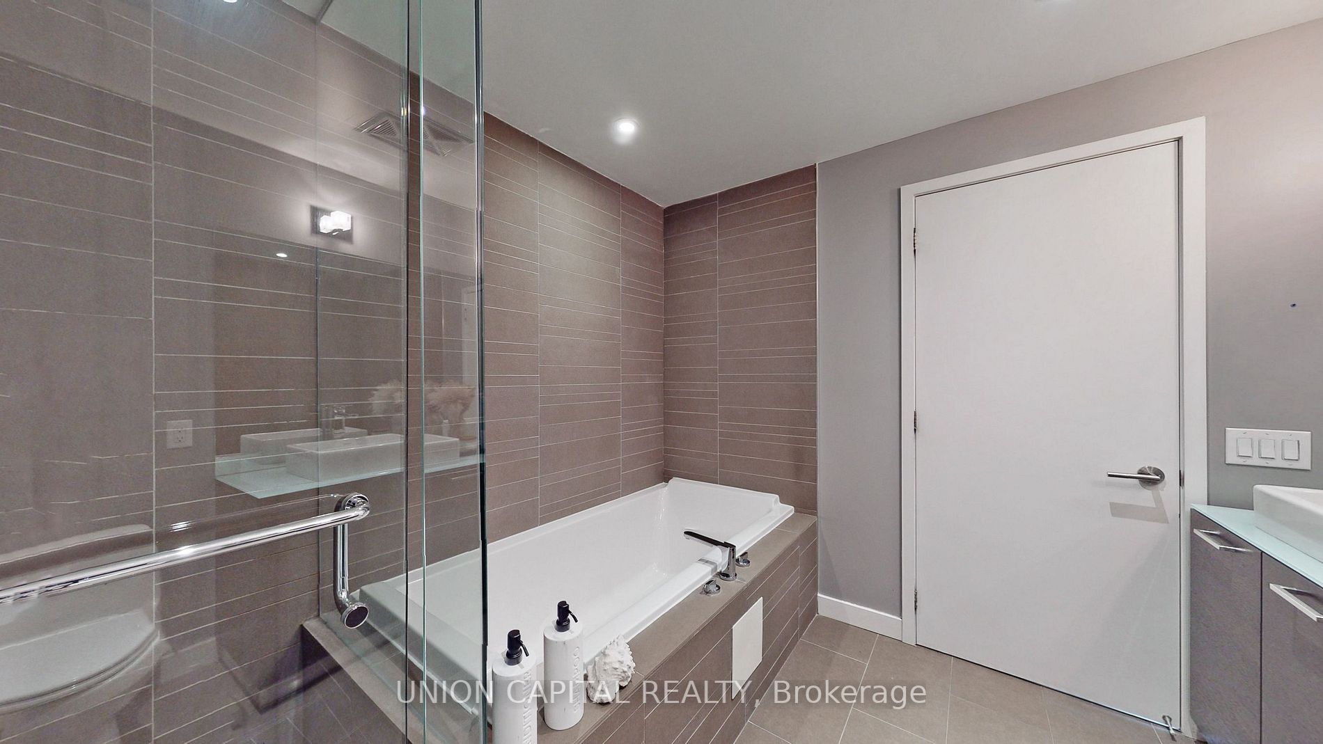 25 Stafford St, #904