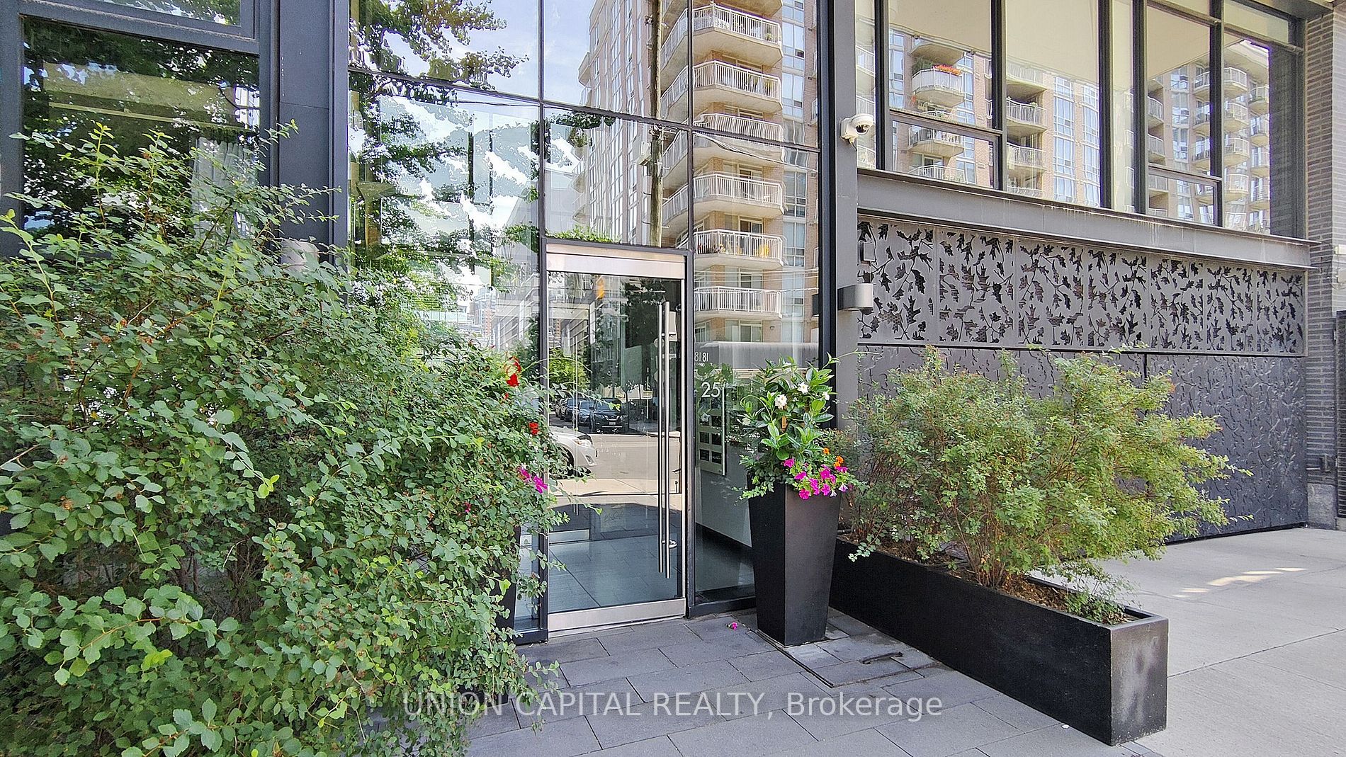 25 Stafford St, #904