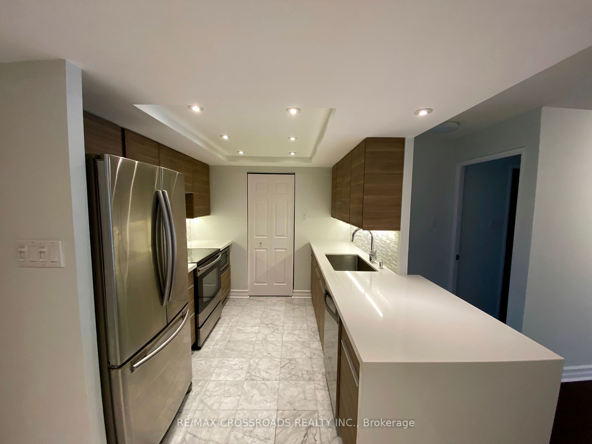 33 University Ave, #1004