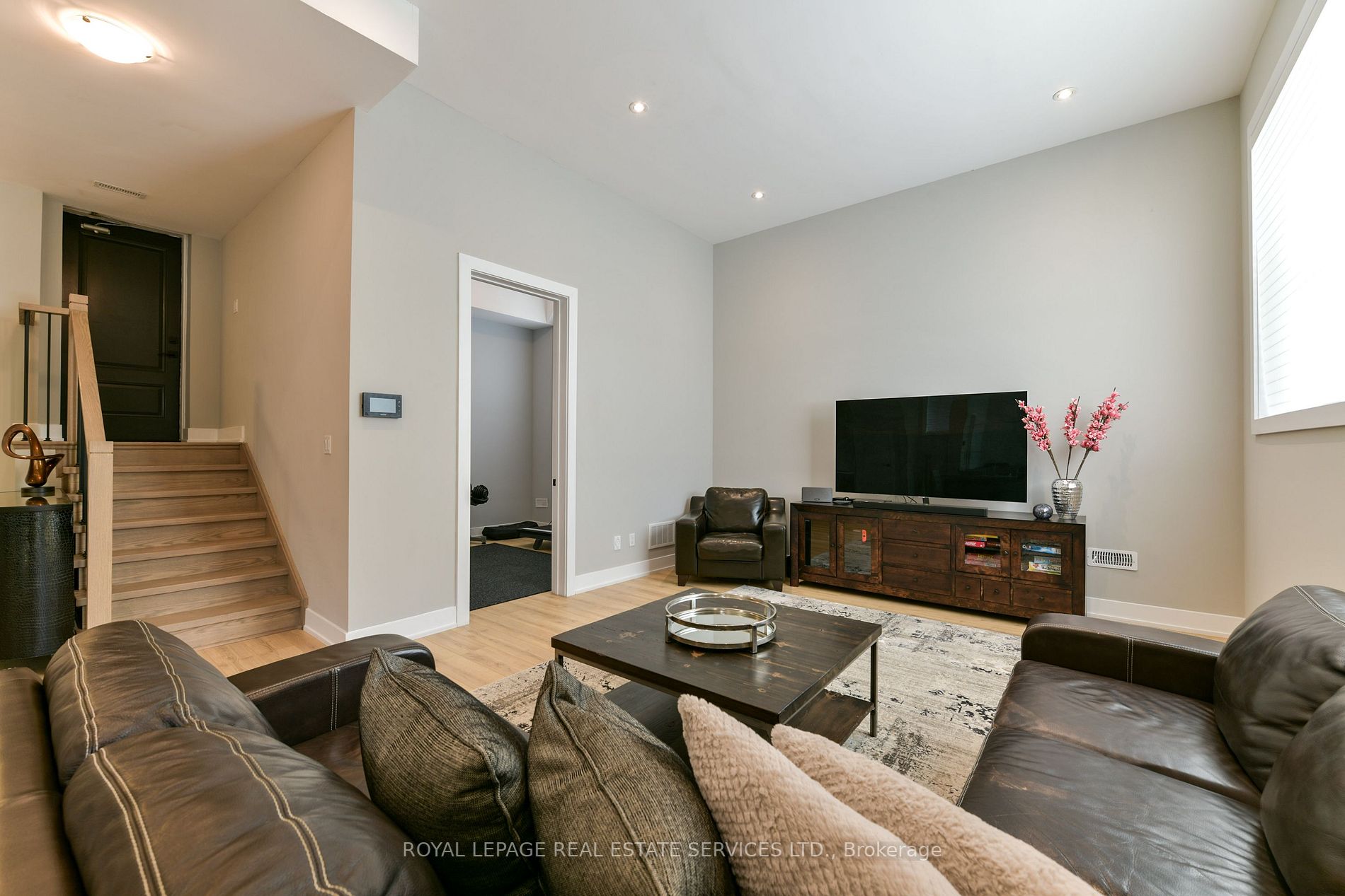 23 Anndale Dr