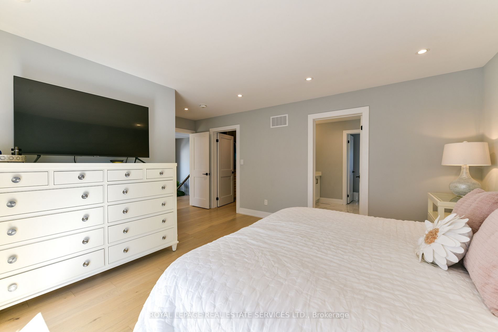 23 Anndale Dr