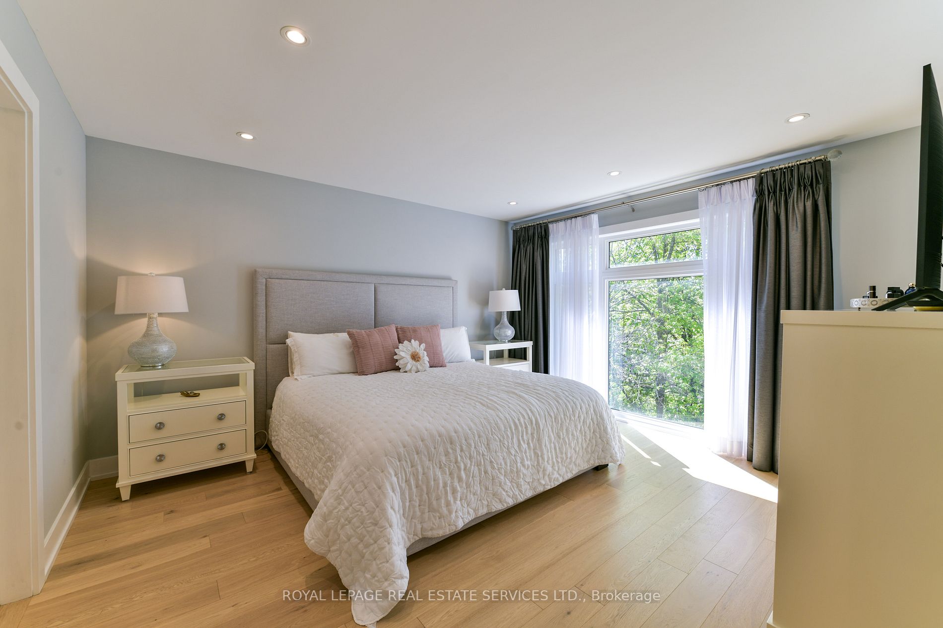 23 Anndale Dr