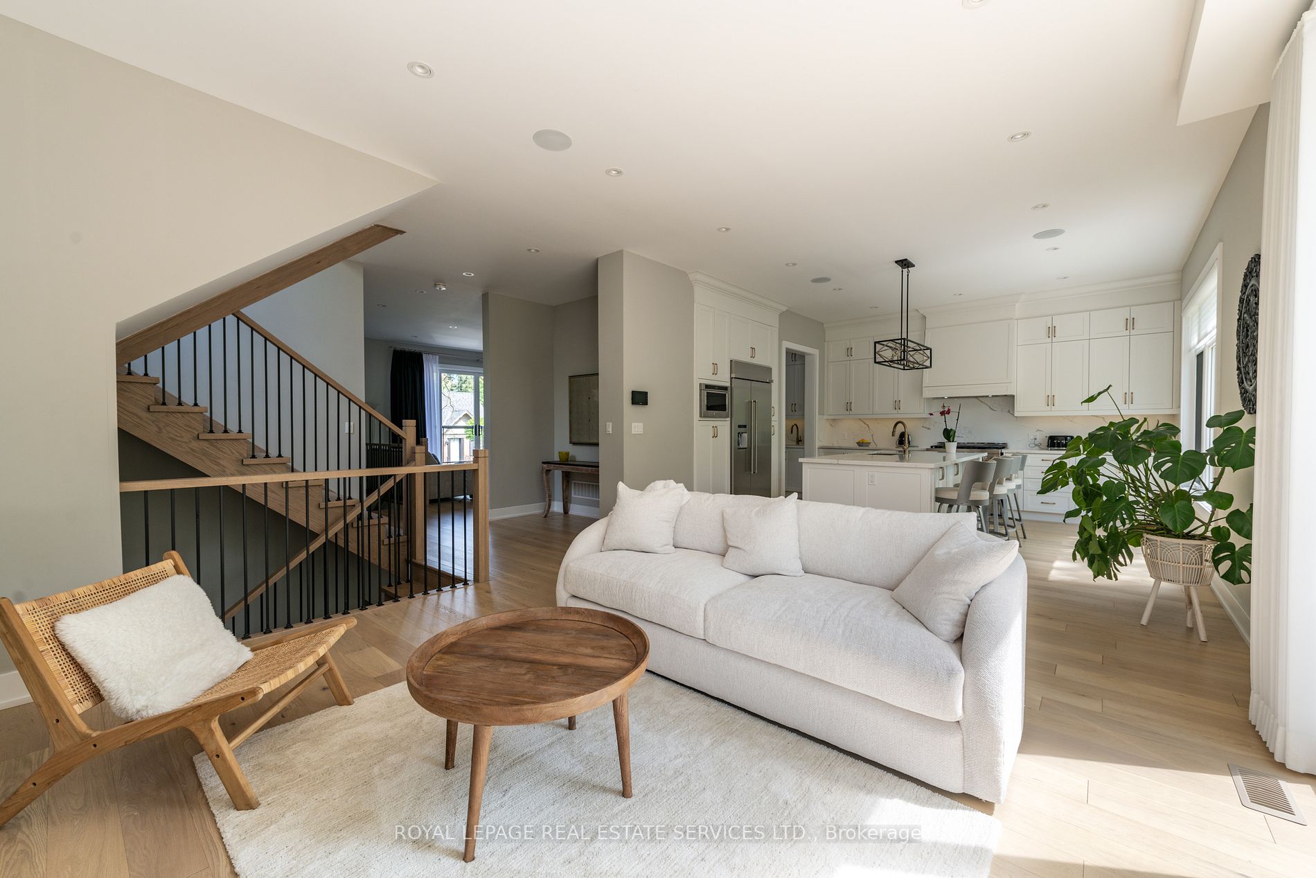 23 Anndale Dr