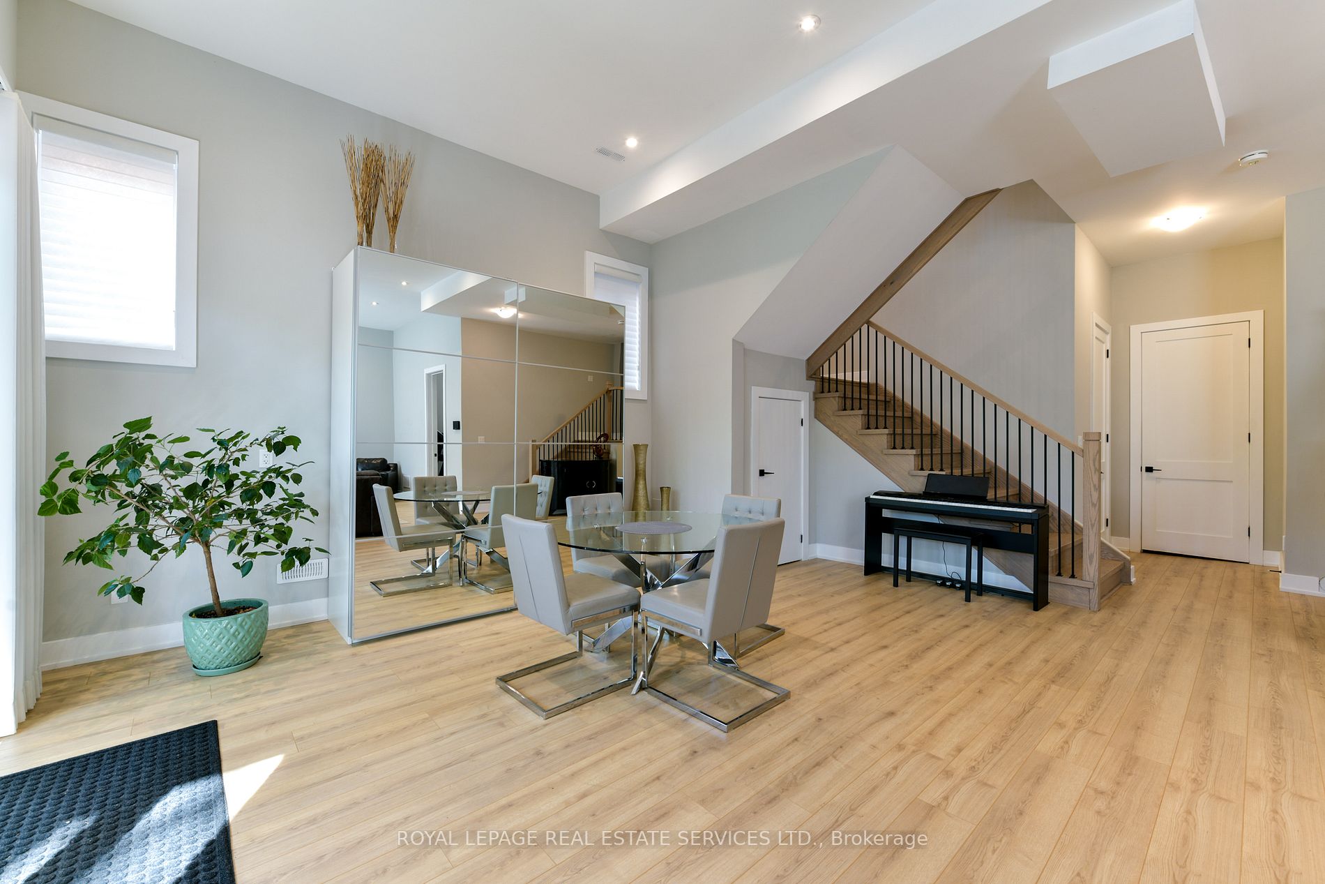 23 Anndale Dr
