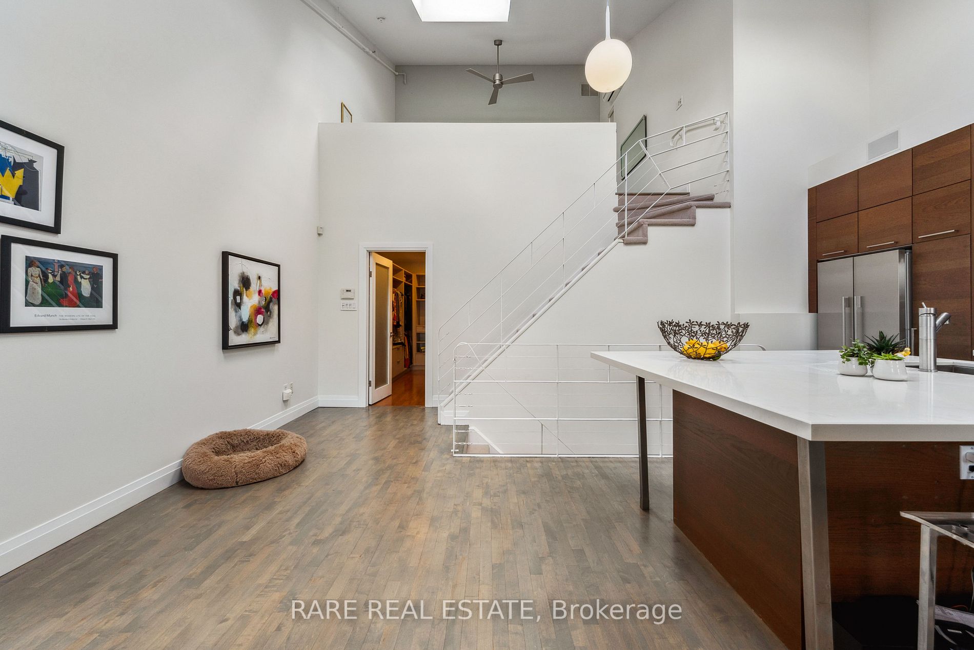 670 Richmond St, #204