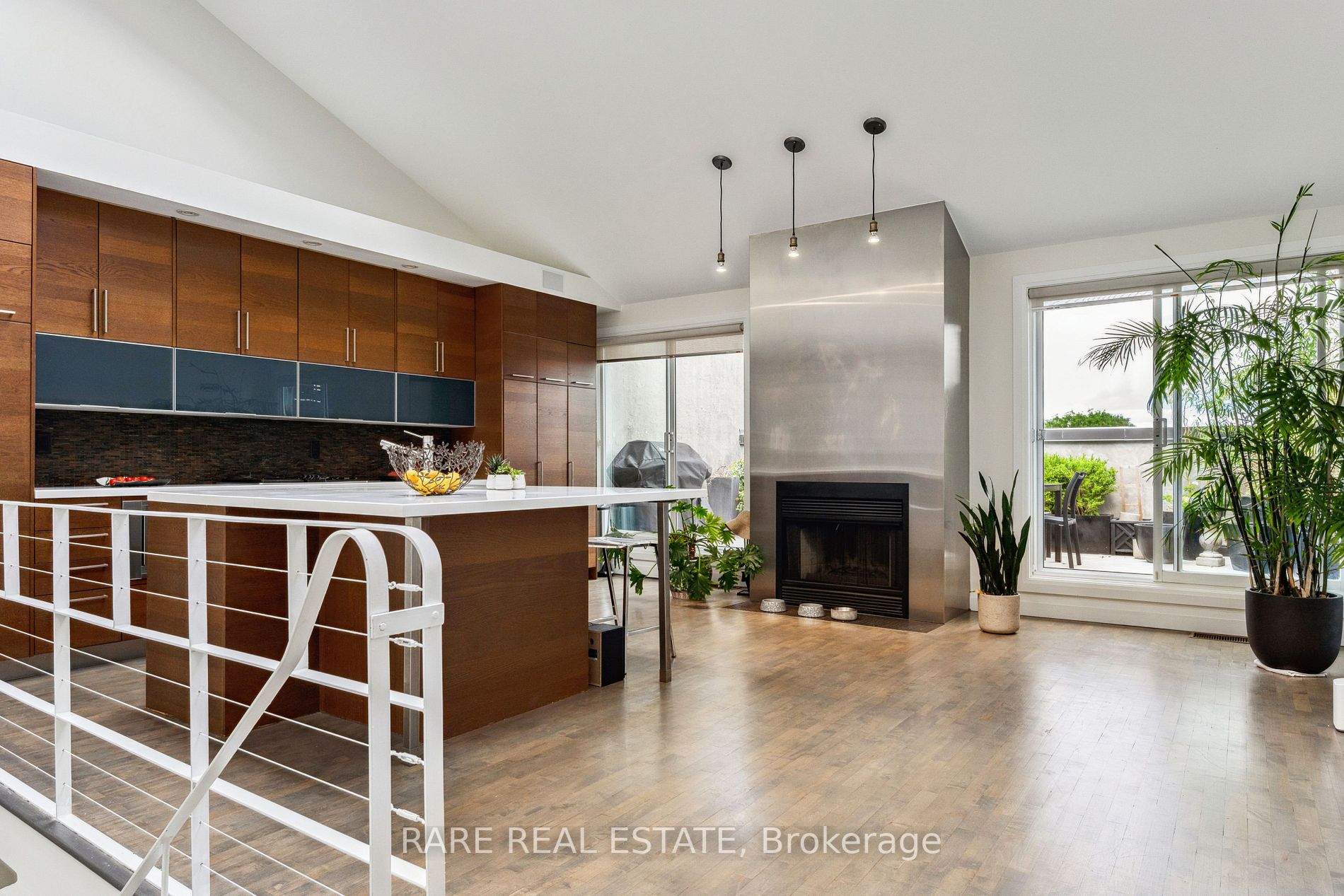 670 Richmond St, #204