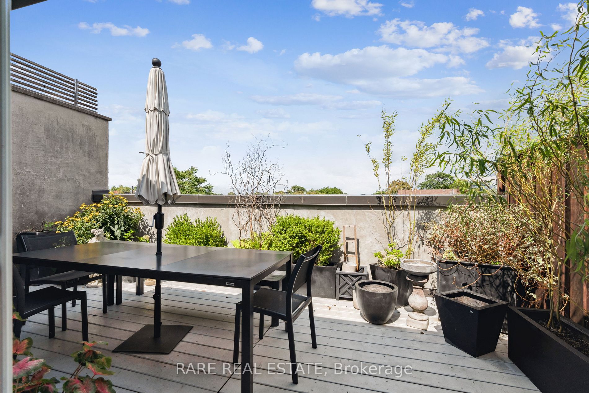 670 Richmond St, #204