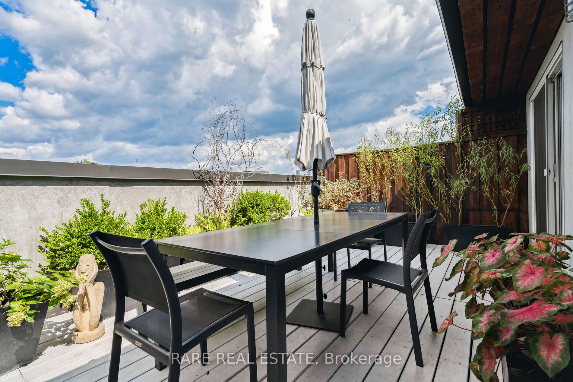 670 Richmond St, #204